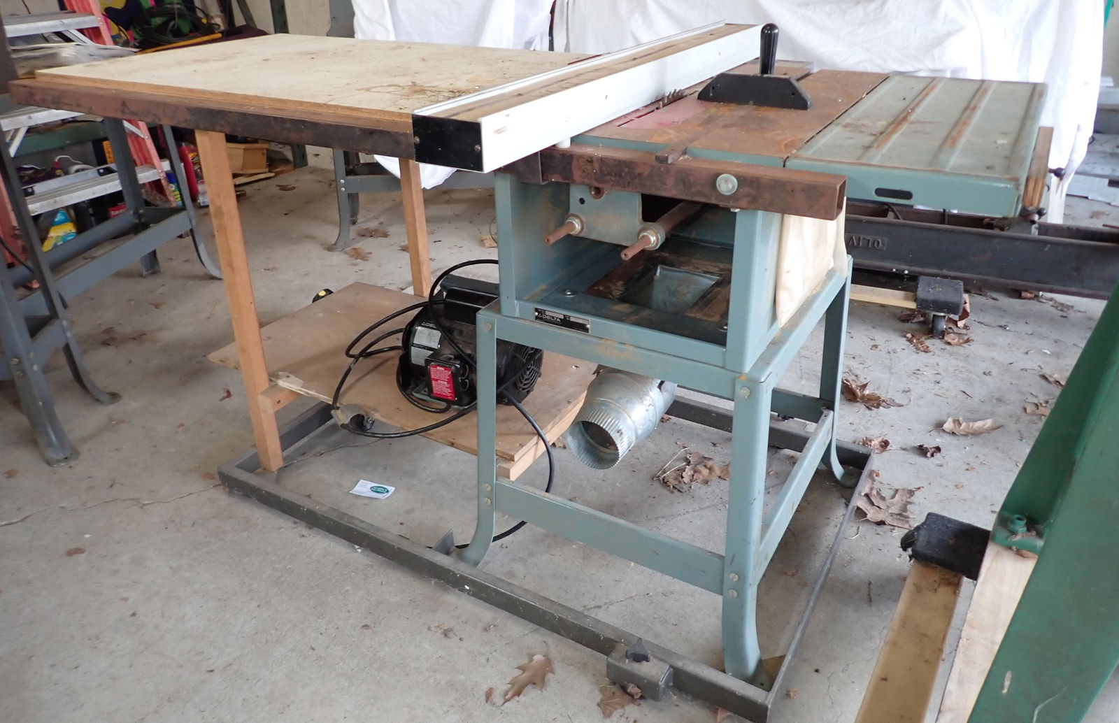 Delta Table Saw w/ Vega 986 A Fence (1 of 9)