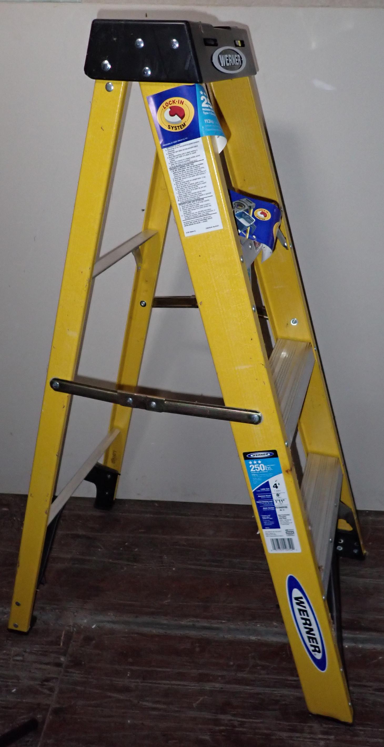 4' Werner Fiberglass Step Ladder (1 of 3)