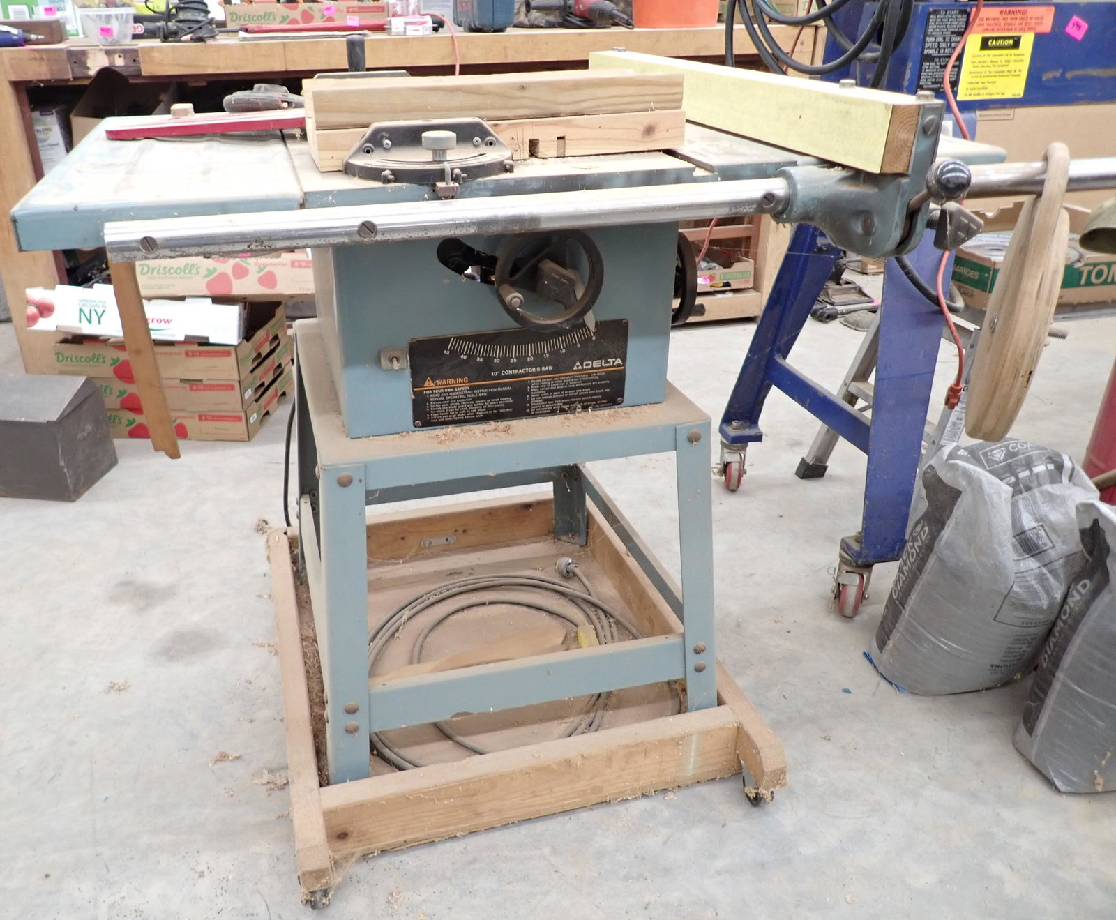 Delta 10" Contractors Saw (1 of 9)