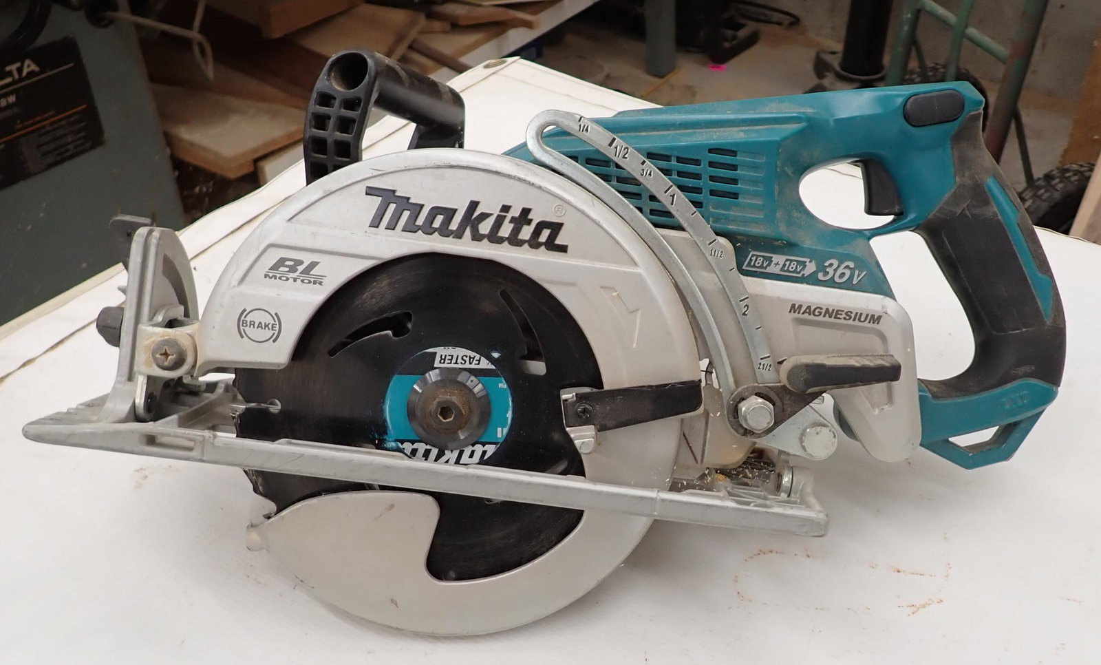 Makita XSR01 7 1/4" Circular Saw (1 of 5)