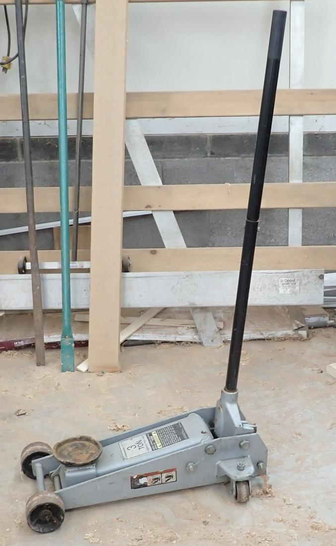 Champion 3 Ton Hydraulic Floor Jack (1 of 2)