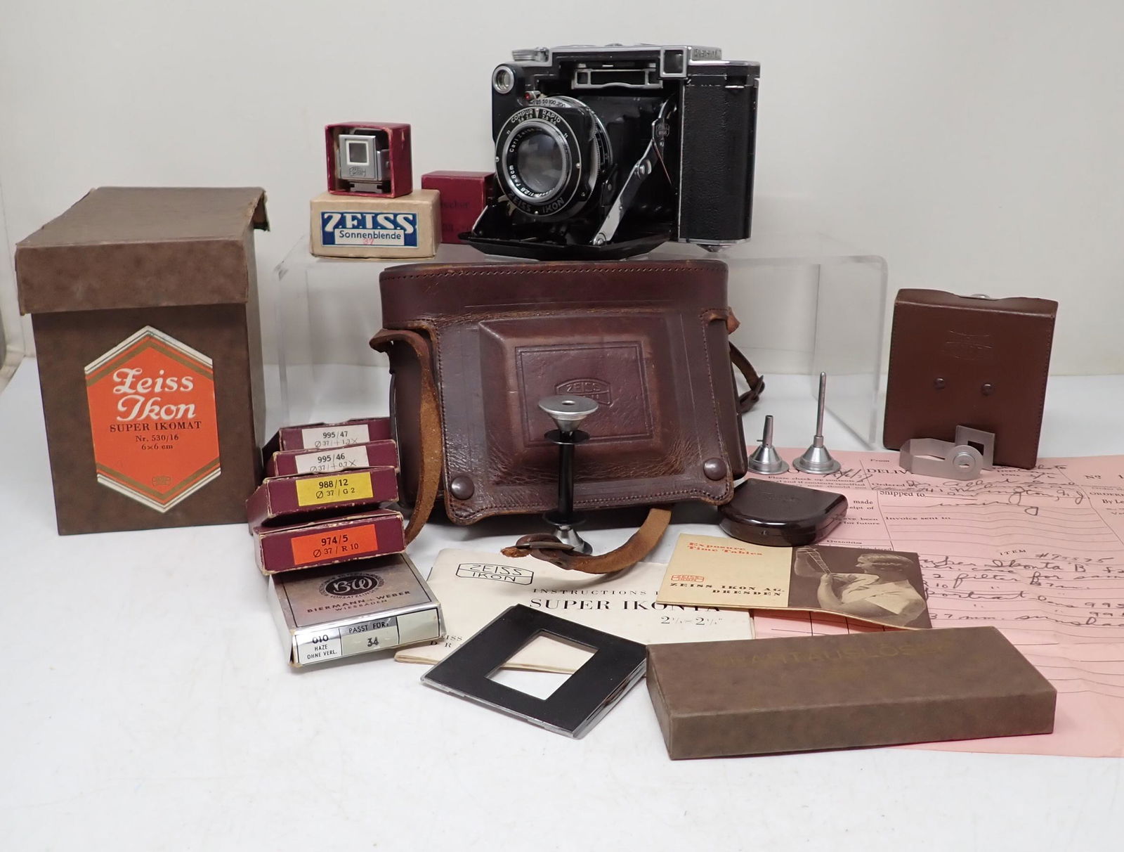 Zeiss Super Ikonta Camera & Accessories (1 of 11)