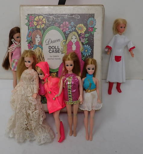1970 Topper Dawn Dolls And Case