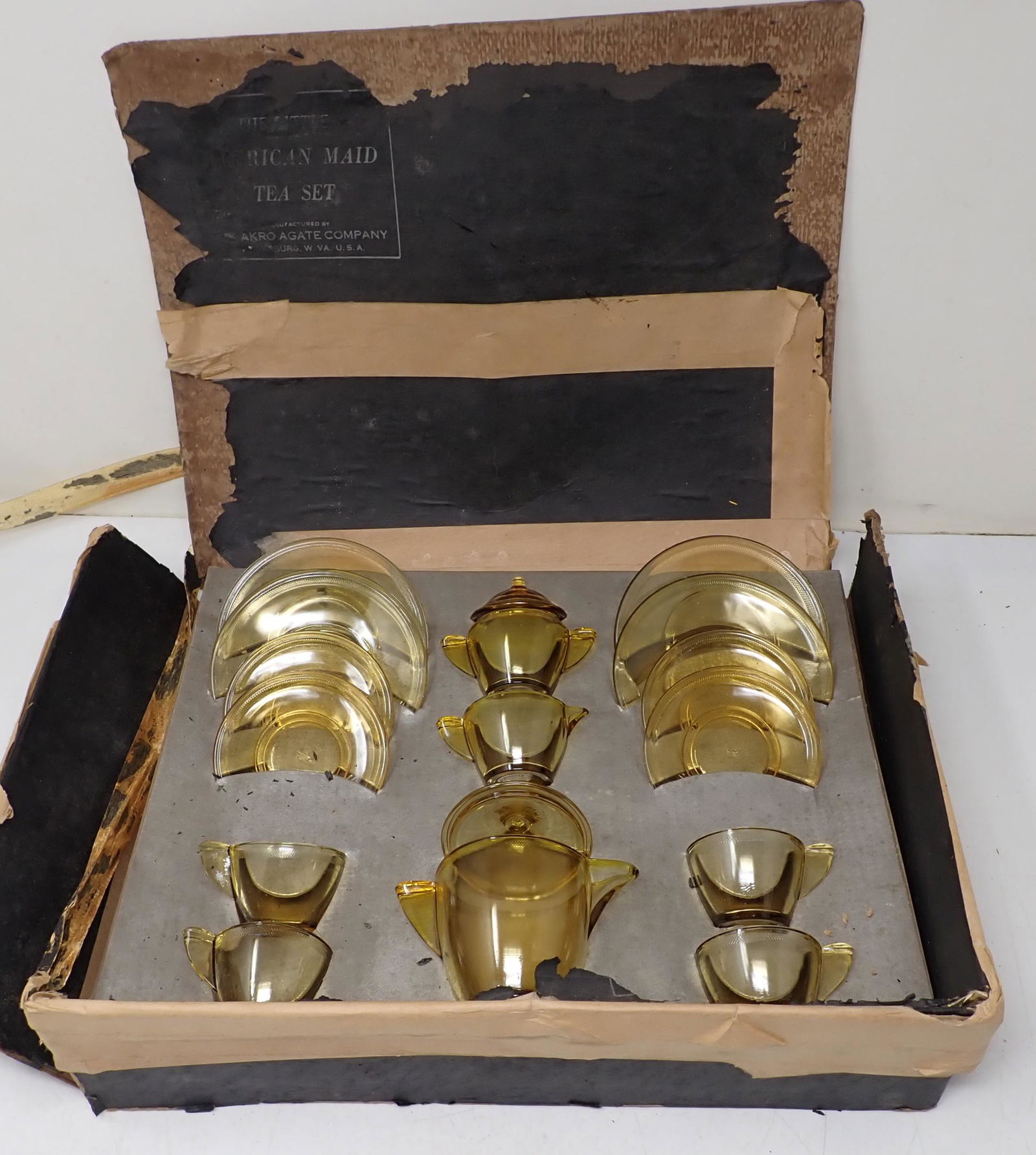 American Maid Akro Agate Co Tea Set (1 of 3)