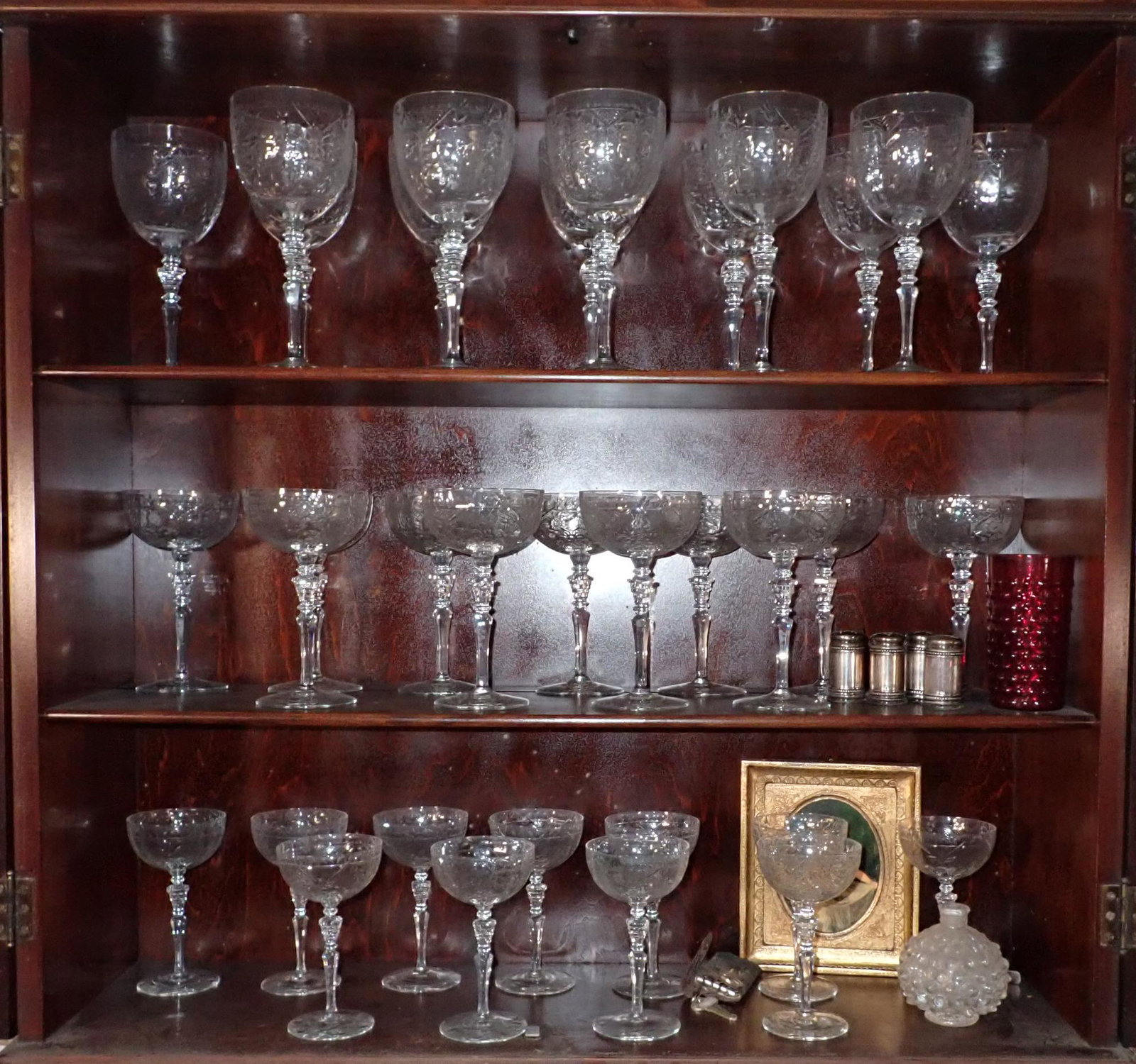 34 Pcs Crystal Stemware (1 of 7)