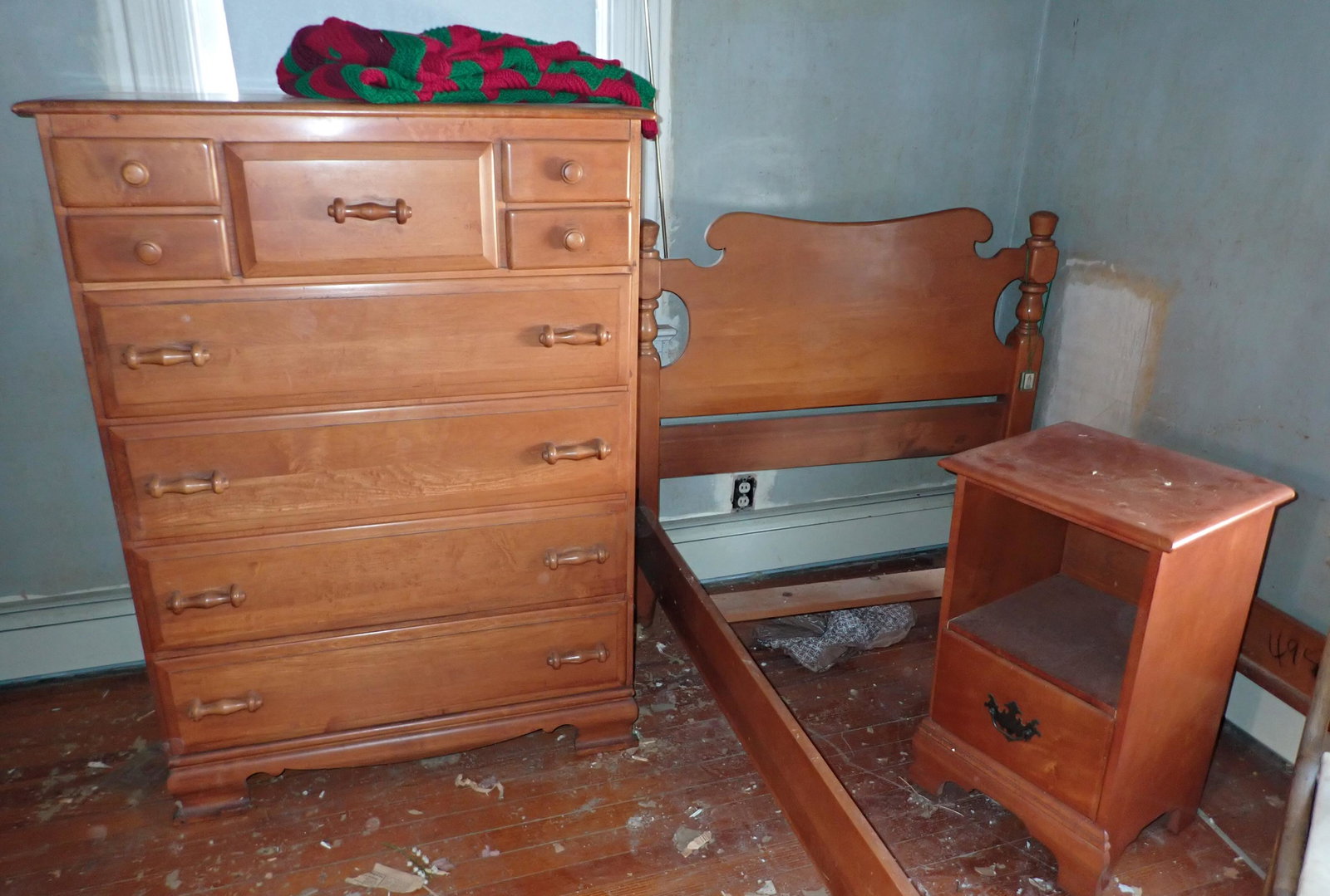 Viginia House Dresser Koos Maple Bed (1 of 9)