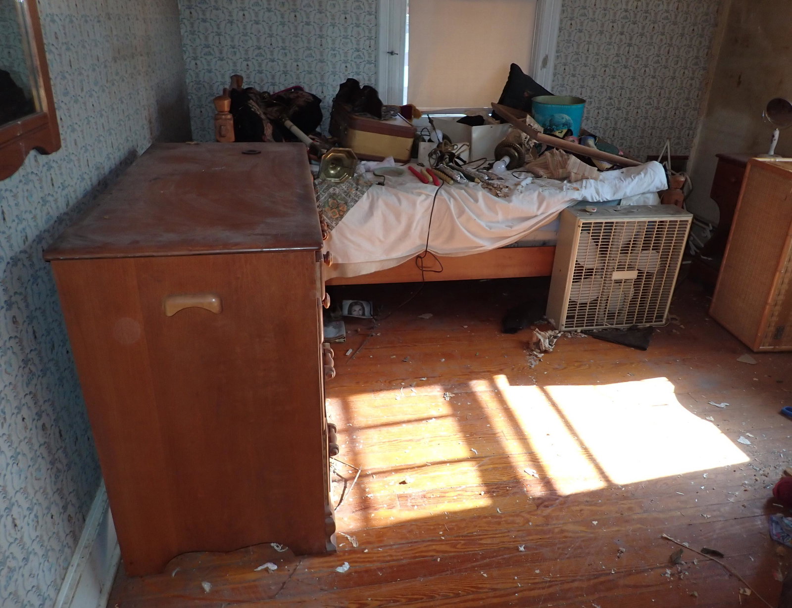 Partial Room Contents (1 of 12)