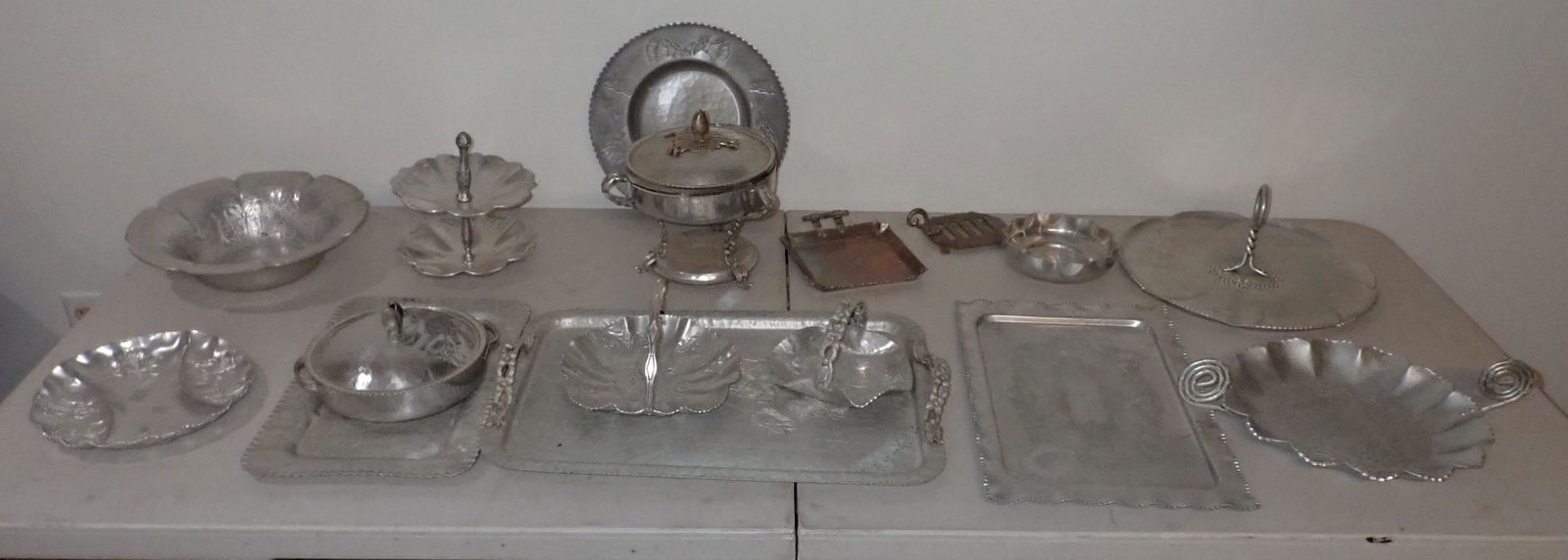 Hammered & Misc Aluminum Ware (1 of 4)