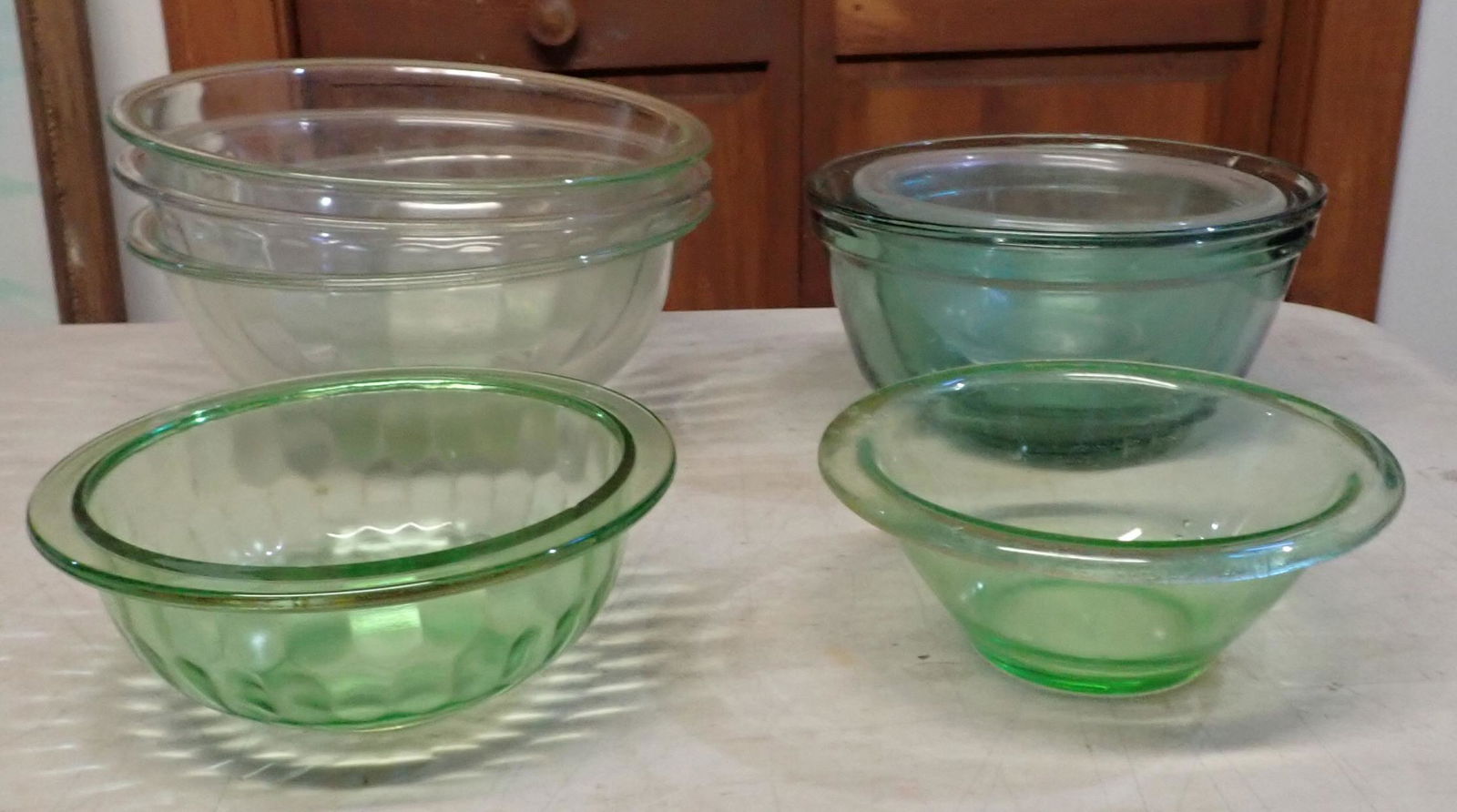 Pyrex and Depression Glass Mixing Bowls: Largest are approx 10" in diameter and 4" tall. NO SHIPPING !