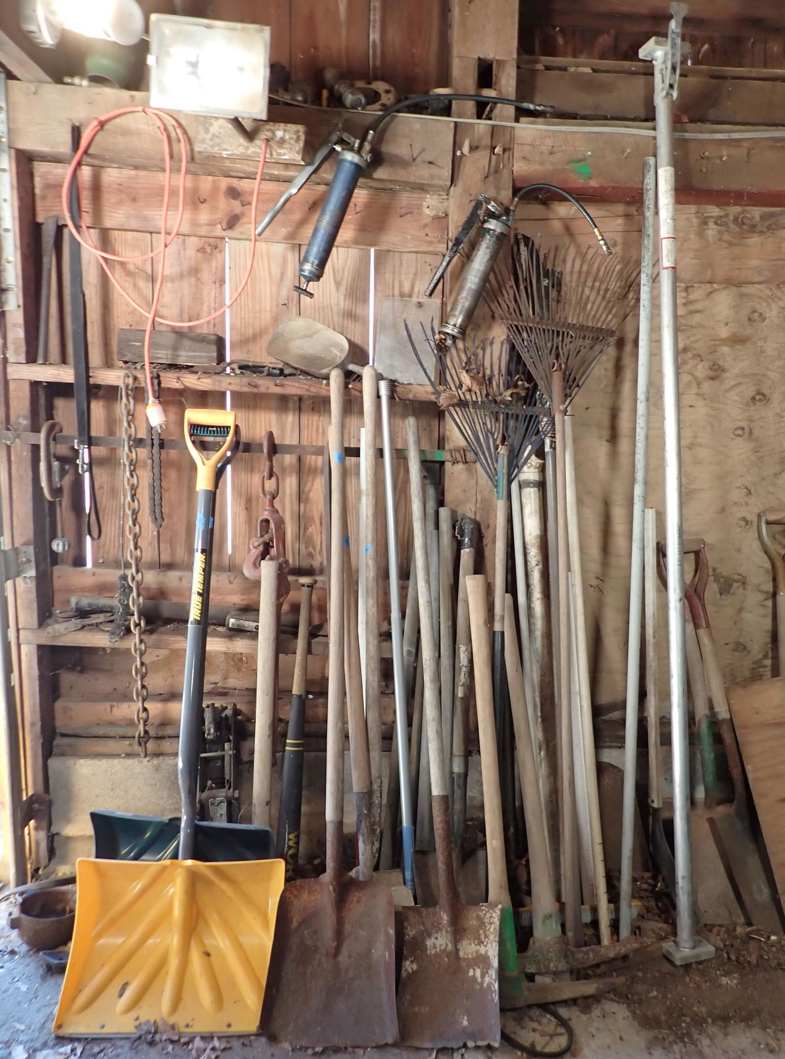 Shovels Rakes Misc Garden Tools (1 of 7)