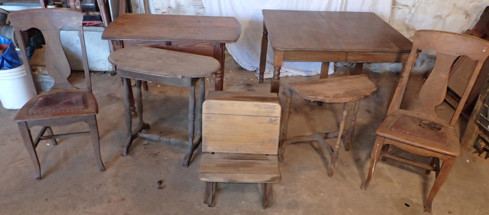 Tables & Chairs: Take what you want and leave the rest. NO SHIPPING !