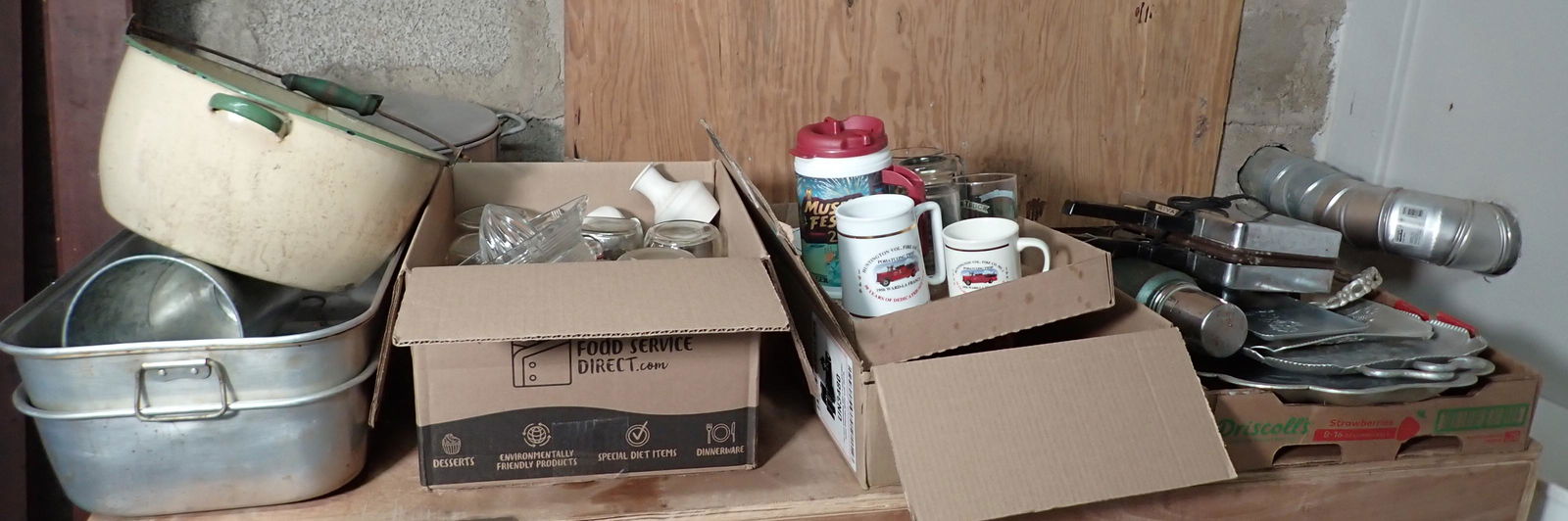 Aluminum Kitchenware Agate & Misc (1 of 5)