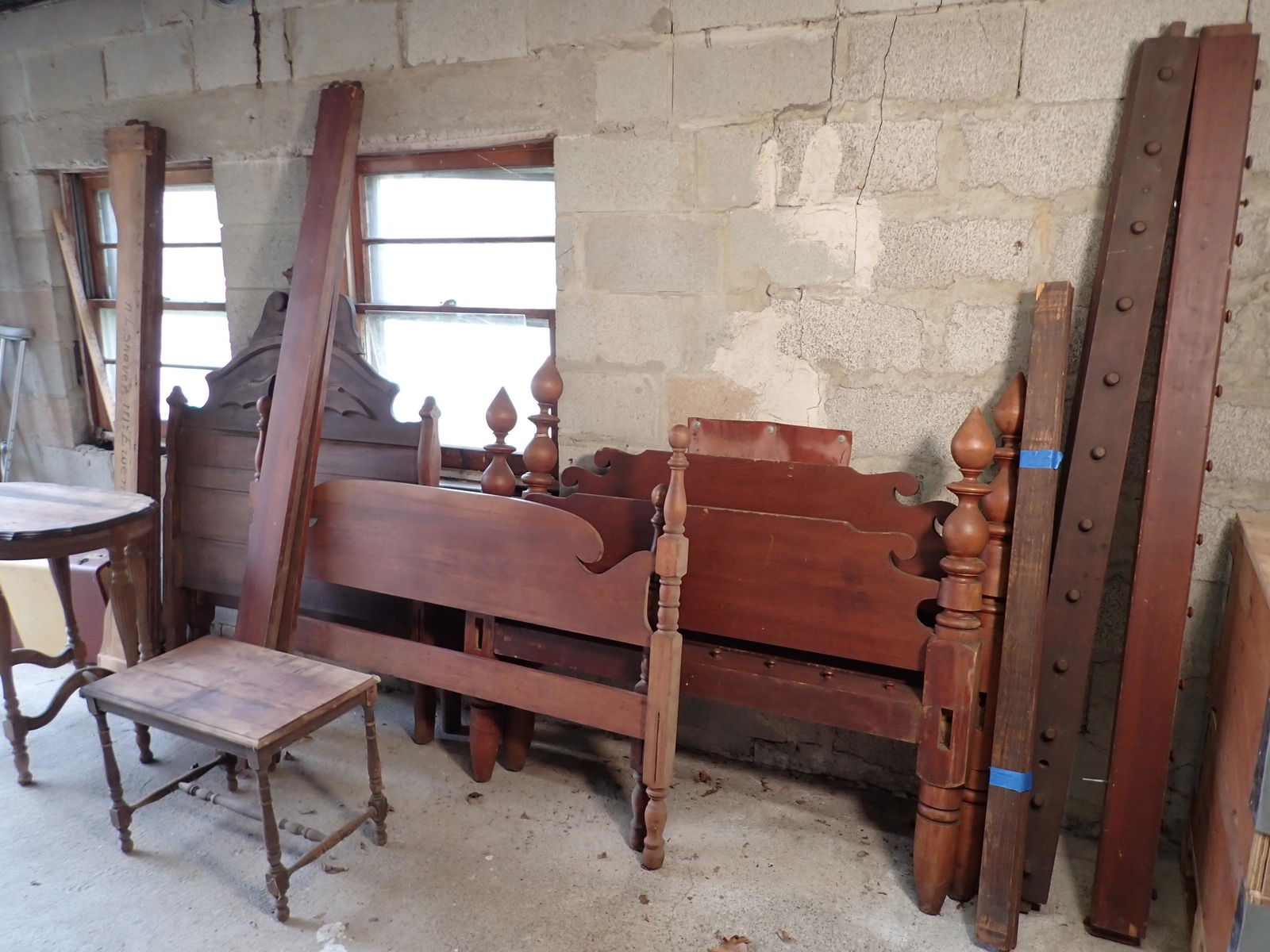 Rope Bed & Misc: Rope bed headboard is approx 51" x 47" tall. Side rails are approx 72" total length. Take what you want and leave the rest. NO SHIPPING !