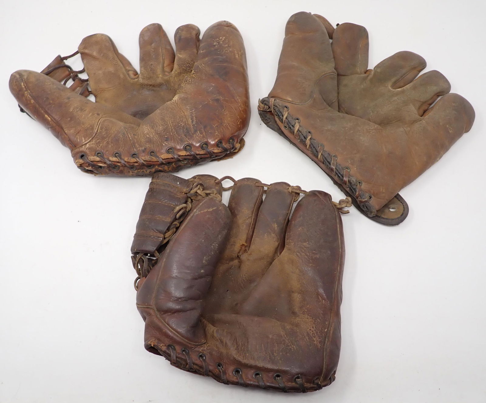 Spalding Wilson Reach Antique Baseball Gloves (1 of 16)