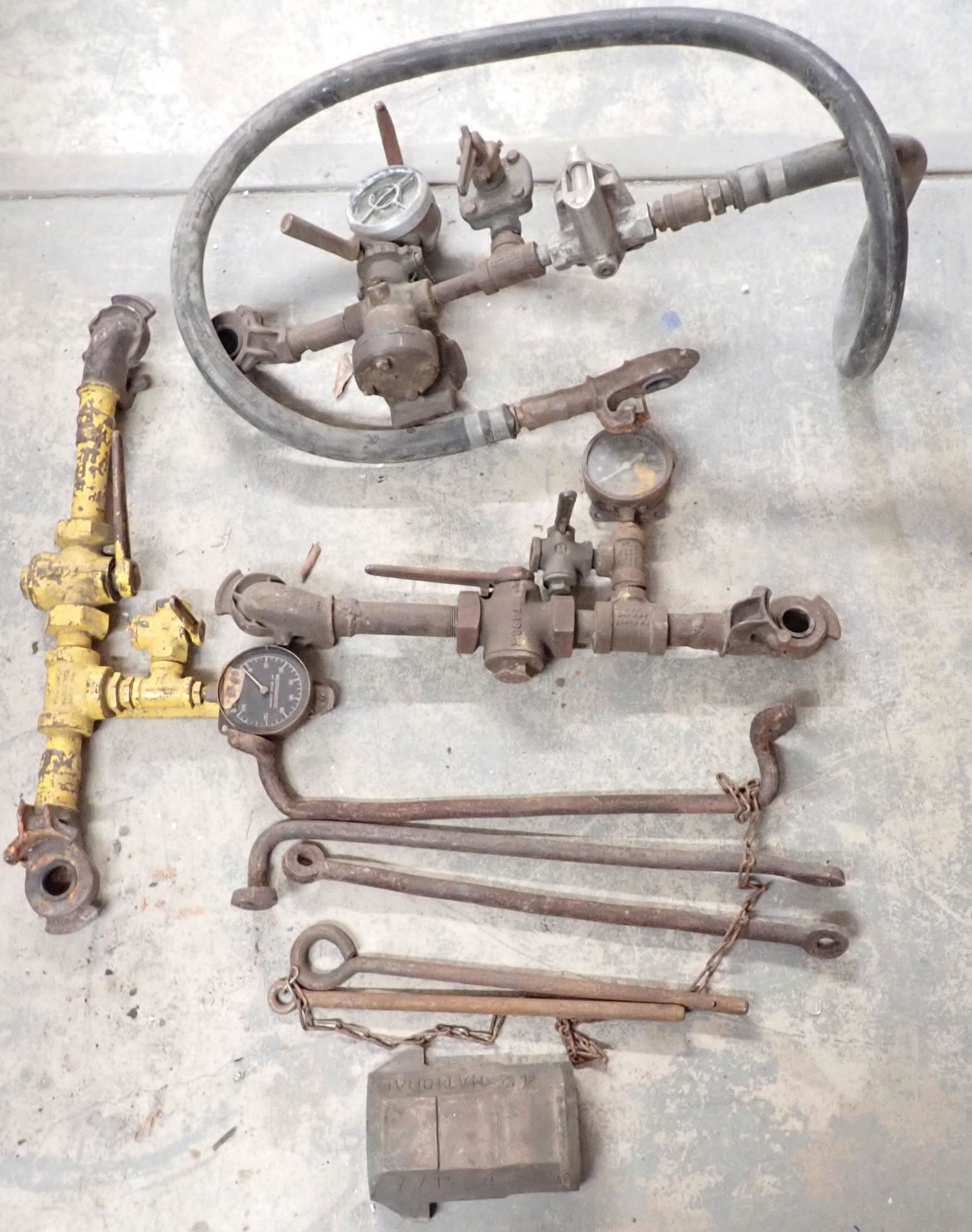 Trains Gauges Valves Misc (1 of 7)