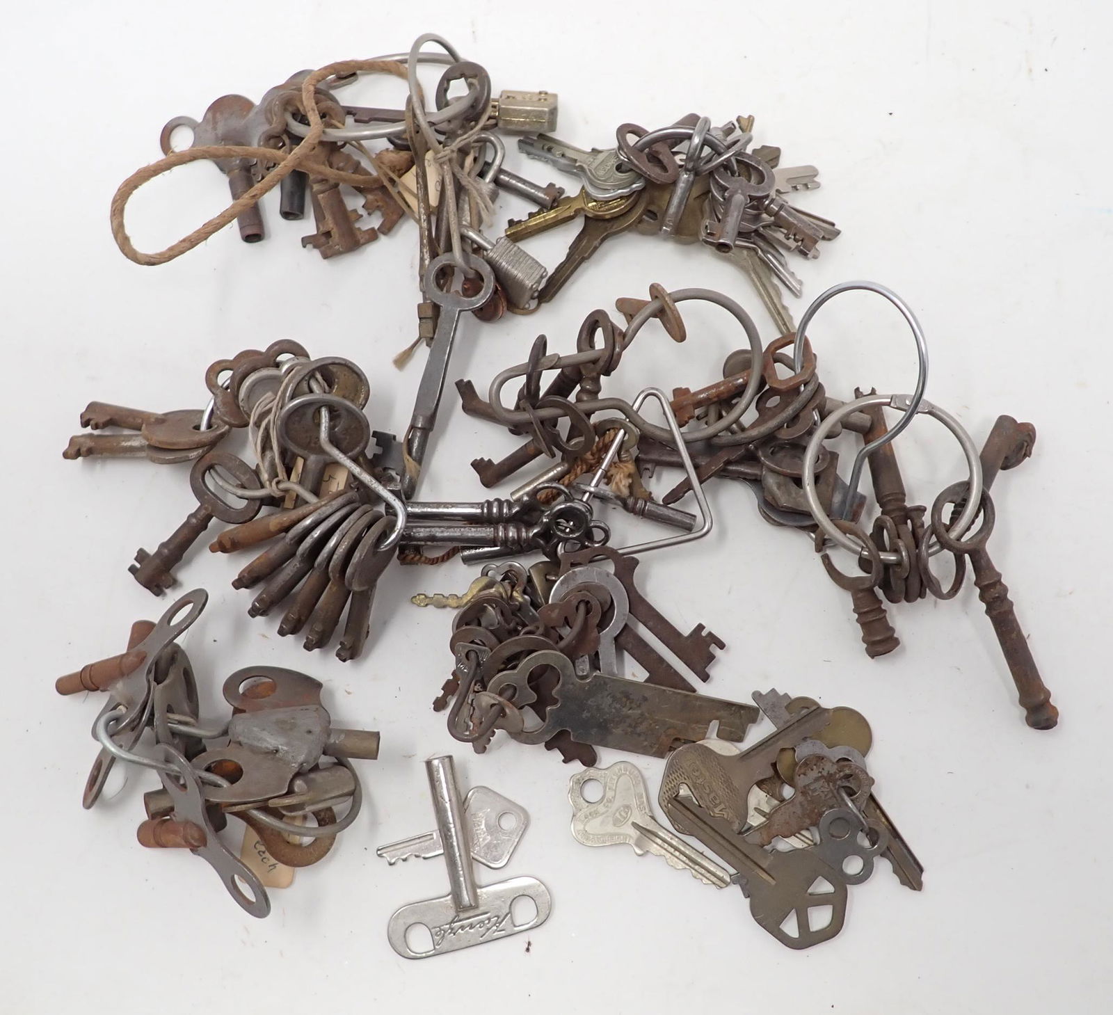 Skeleton & Misc Antique / Vintage Keys (1 of 5)