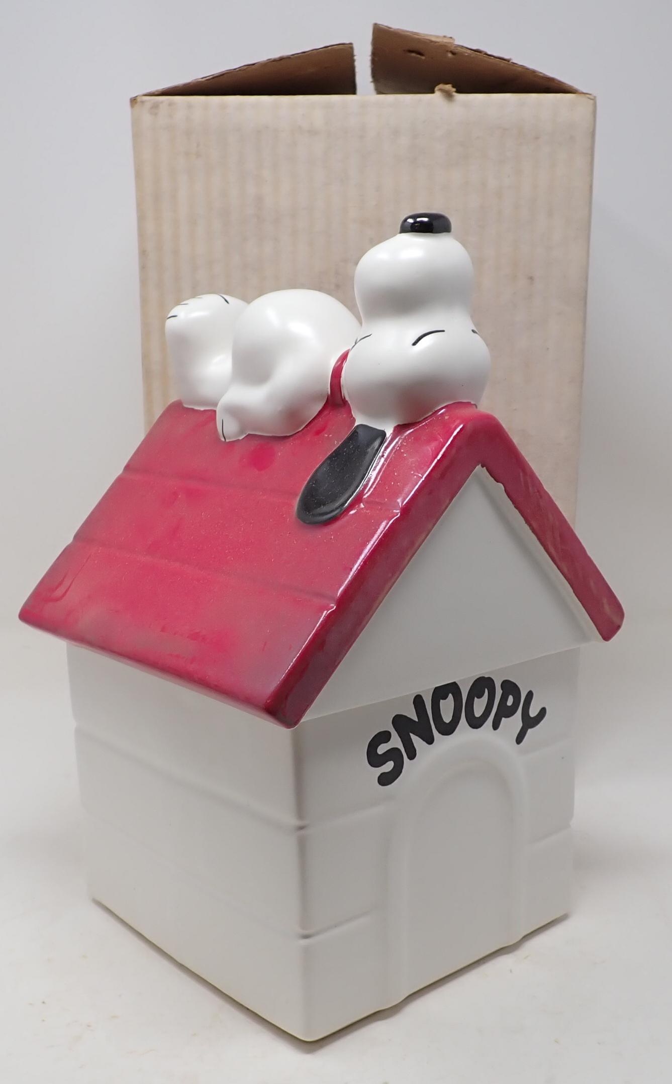 1970 Snoopy Cookie Jar United Feature Syndicate (1 of 2)
