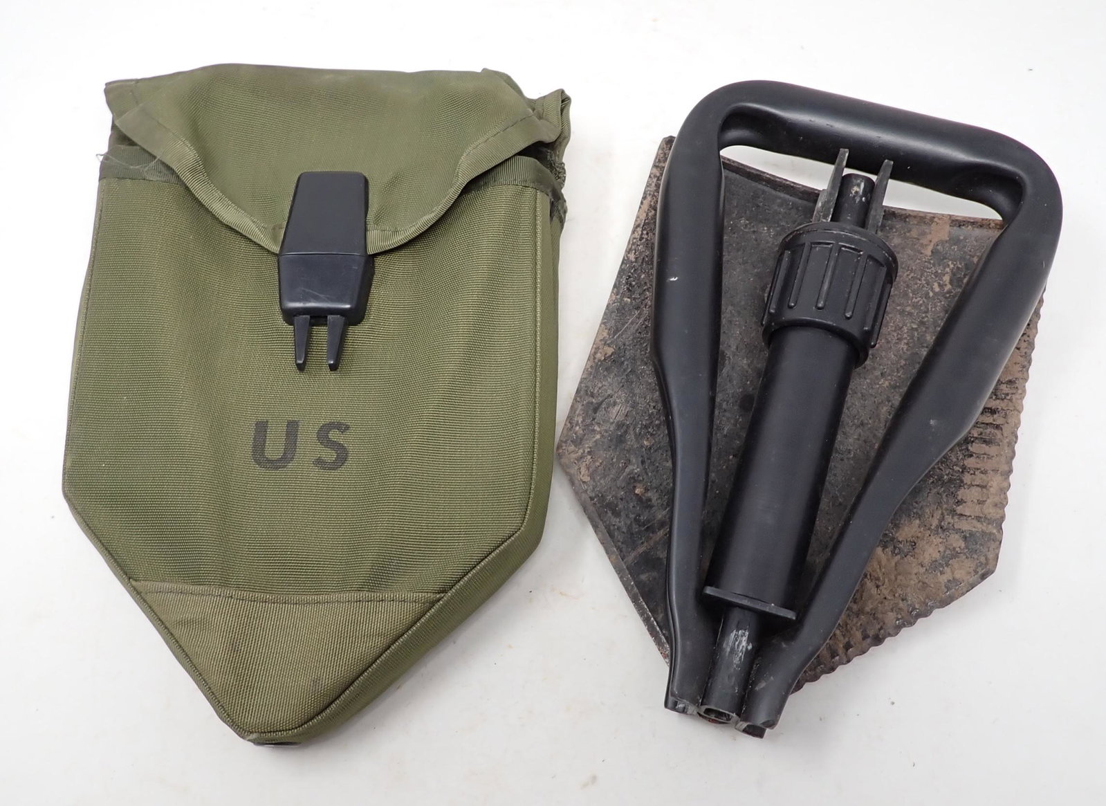 Collapsible Trench Shovel & Carrier: US Army trench shovel