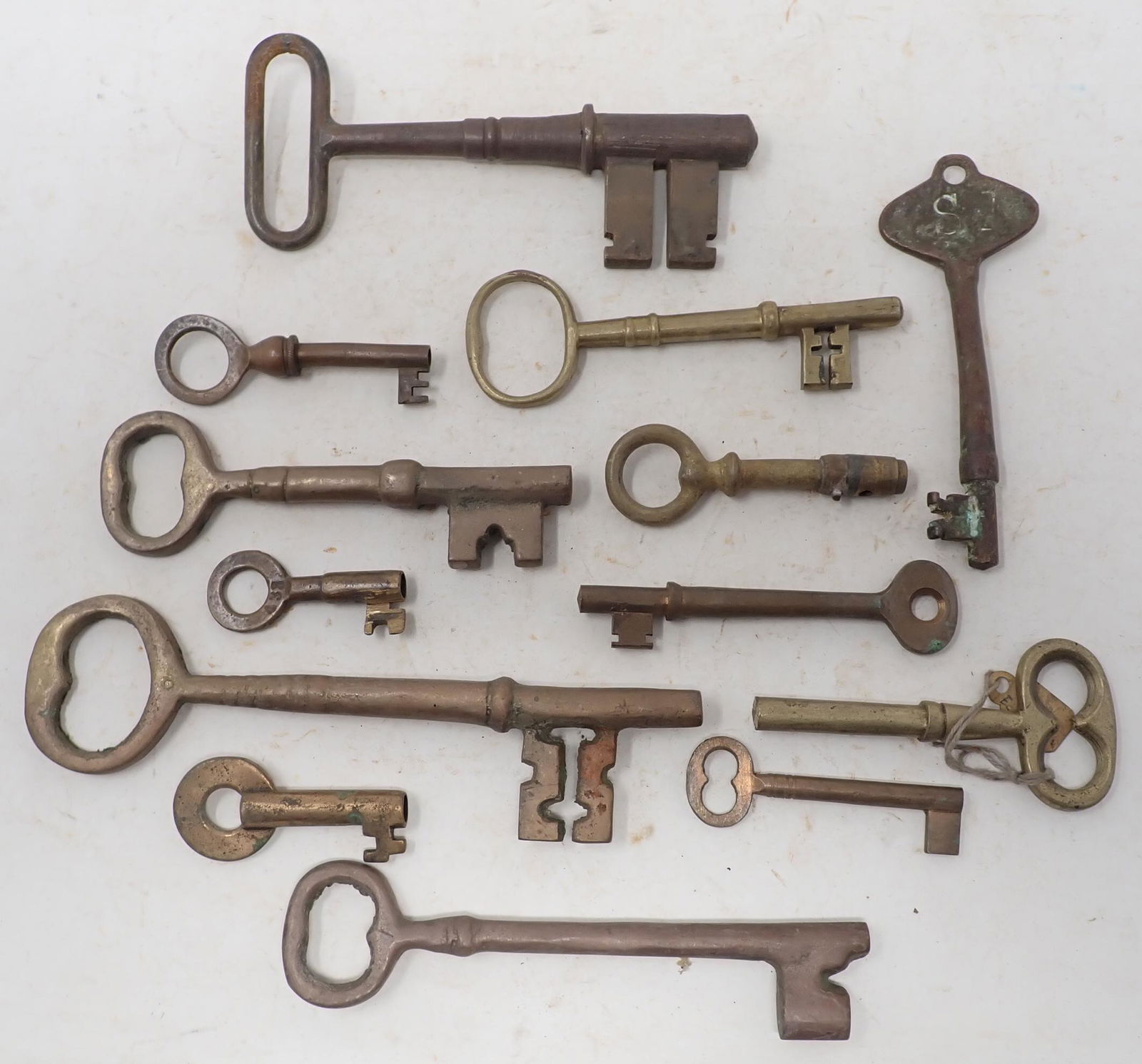 Brass Skeleton Keys (1 of 5)