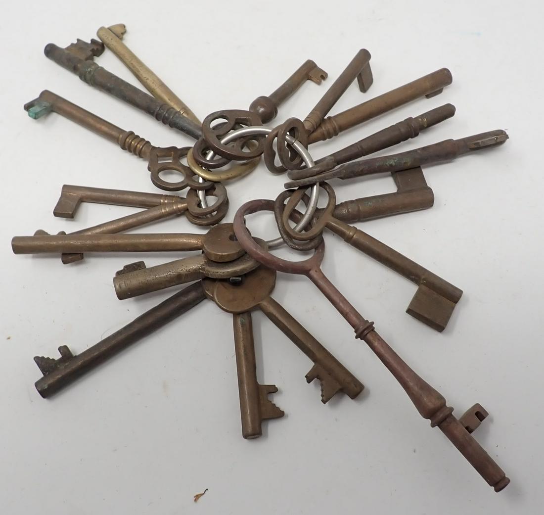 Brass Skeleton Keys (1 of 4)