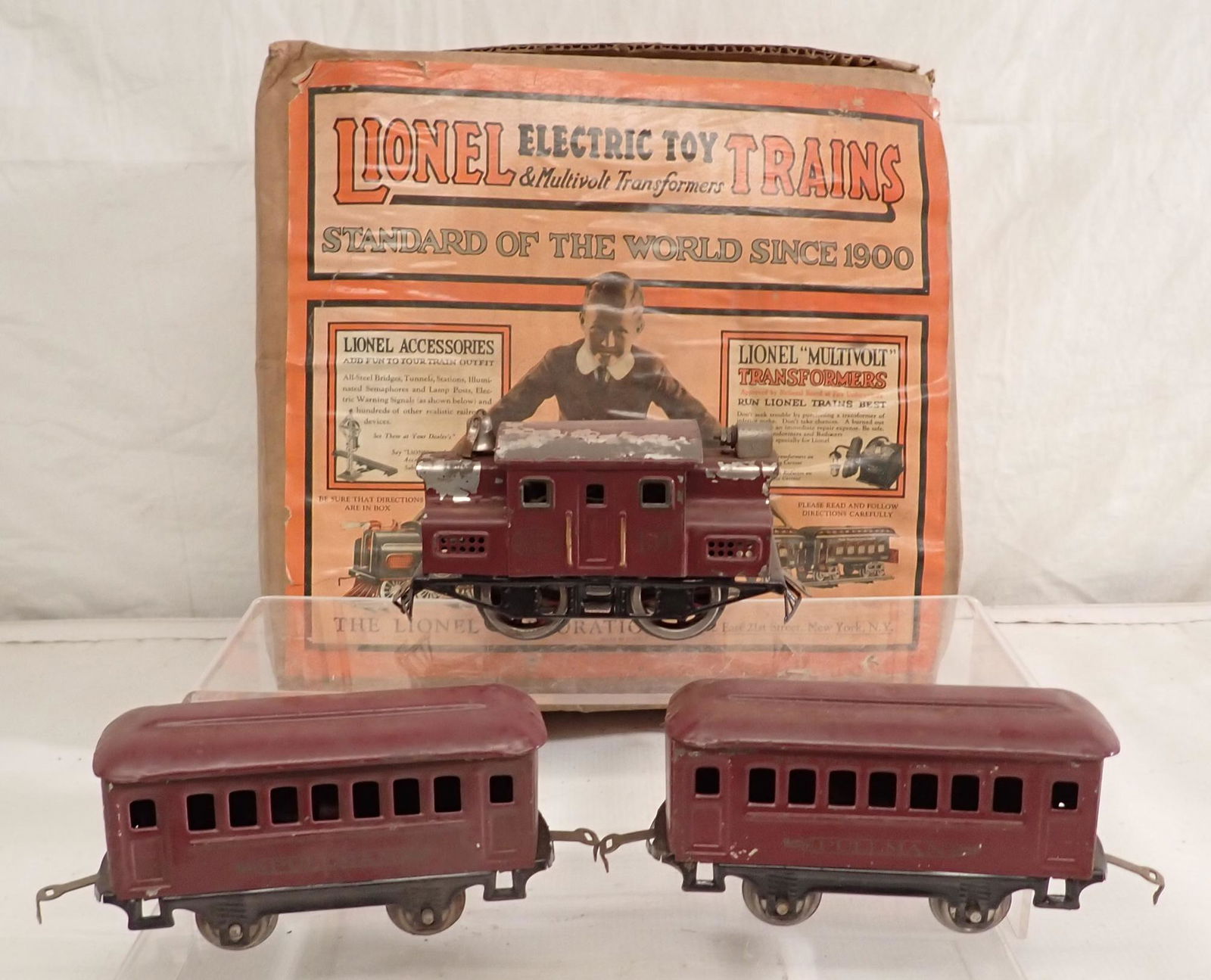 Lionel New York Central 150 Engine & Pullman Cars (1 of 12)