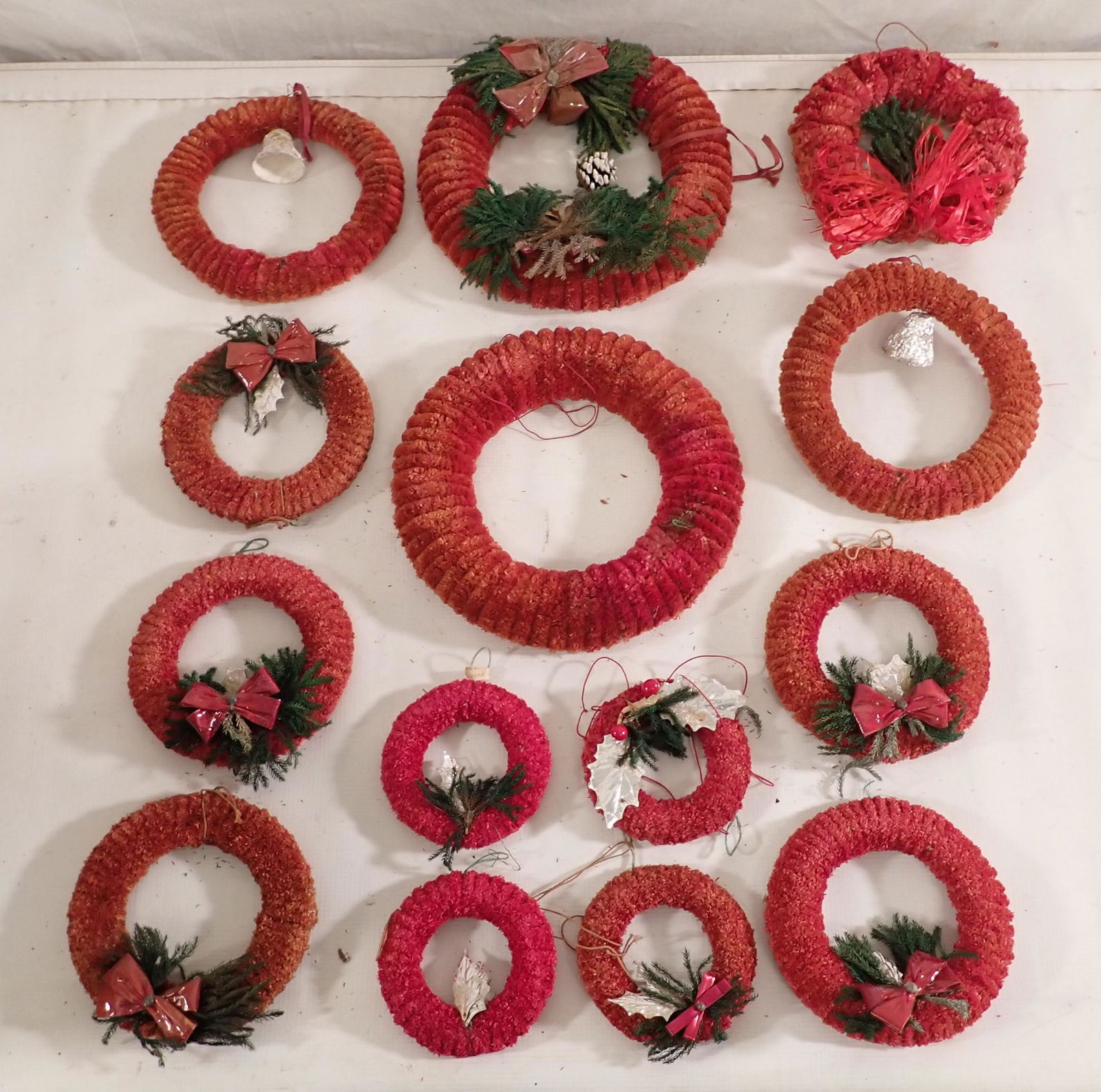 Vintage Christmas Wreaths: Largest are approx 9" in diameter