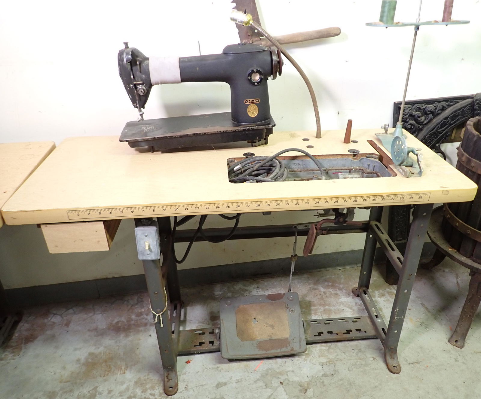 Singer 241-12 Industrial Sewing Machine (1 of 8)
