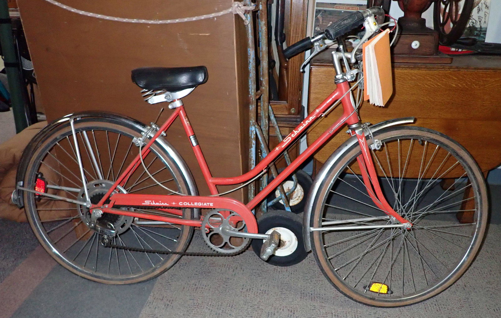 Schwinn Collegiate Girls Bicycle: Girls bike. NO SHIPPING !