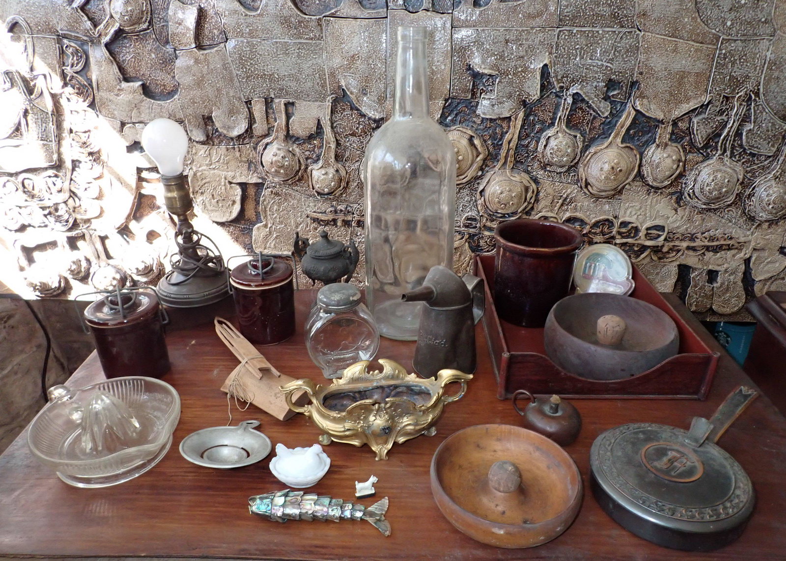 Contents of Table: No shipping !