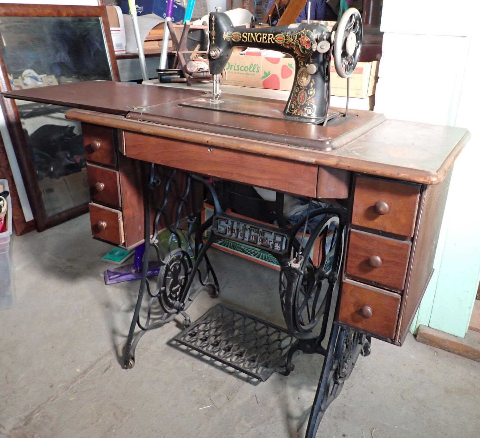 Antique Singer Sewing Machine (1 of 12)