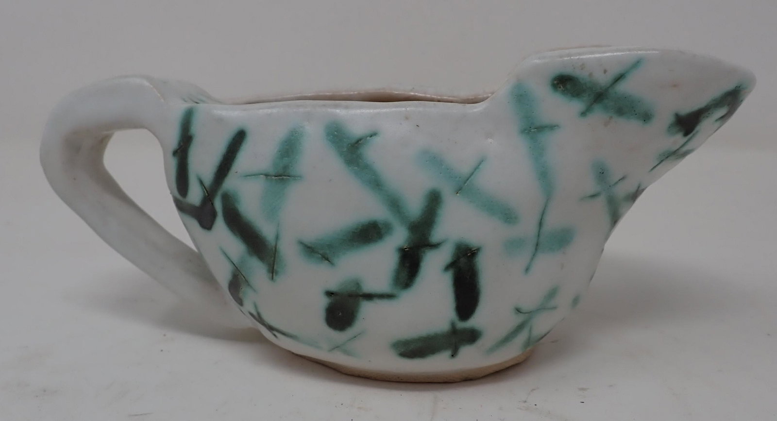Pottery Gravy: Approx 3" x 7" x 3" tall