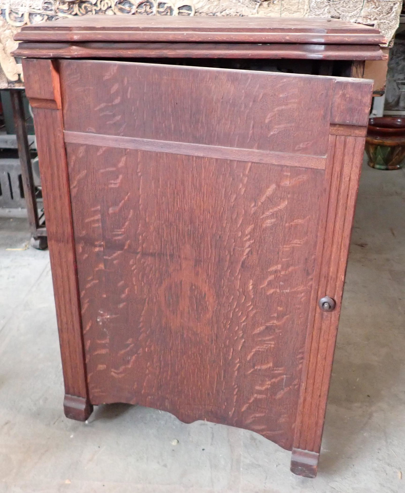 Antique Domestic Sewing Machine: No Shipping ! Bring help to load