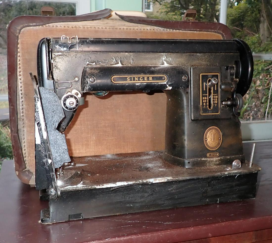 Singer 301A Sewing Machine (1 of 8)