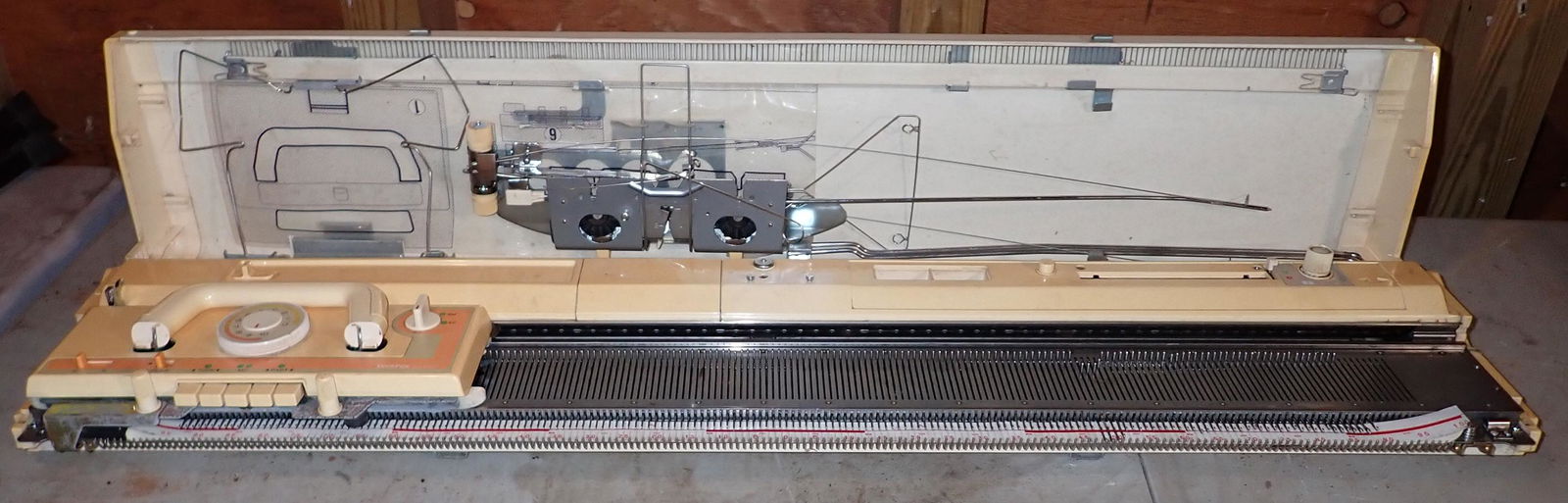 Brother KH-840 Knitting Machine (1 of 8)