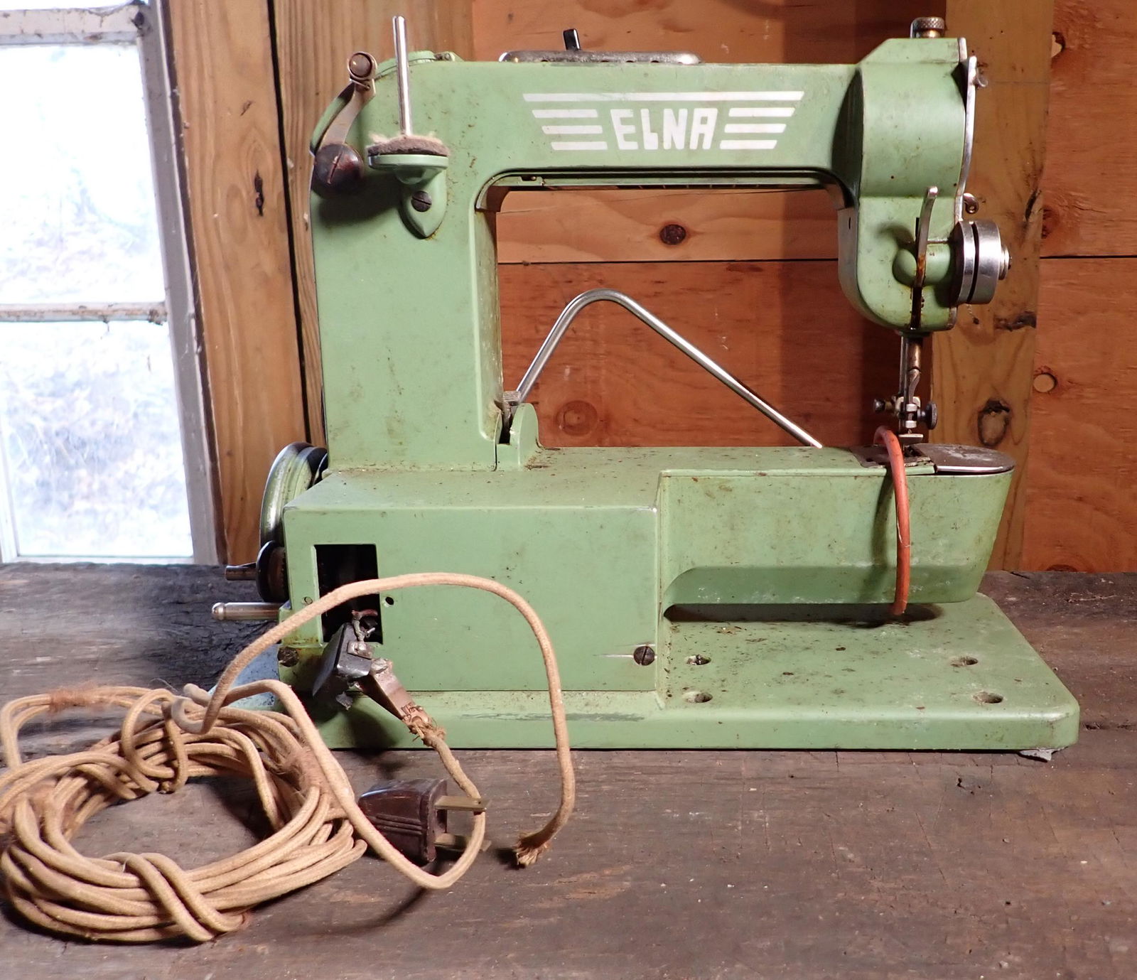 Vintage Elna Swiss Sewing Machine (1 of 8)