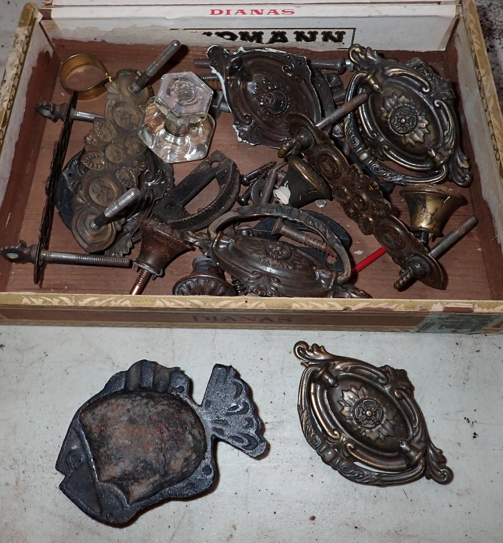 Furniture Hardware Cast Iron Fish Ashtray: Getting all pictured