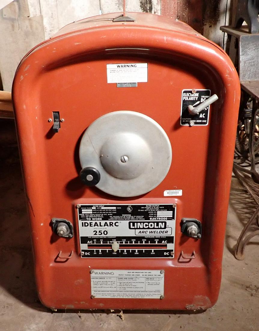 Lincoln Idealarc 250 Welder (1 of 7)