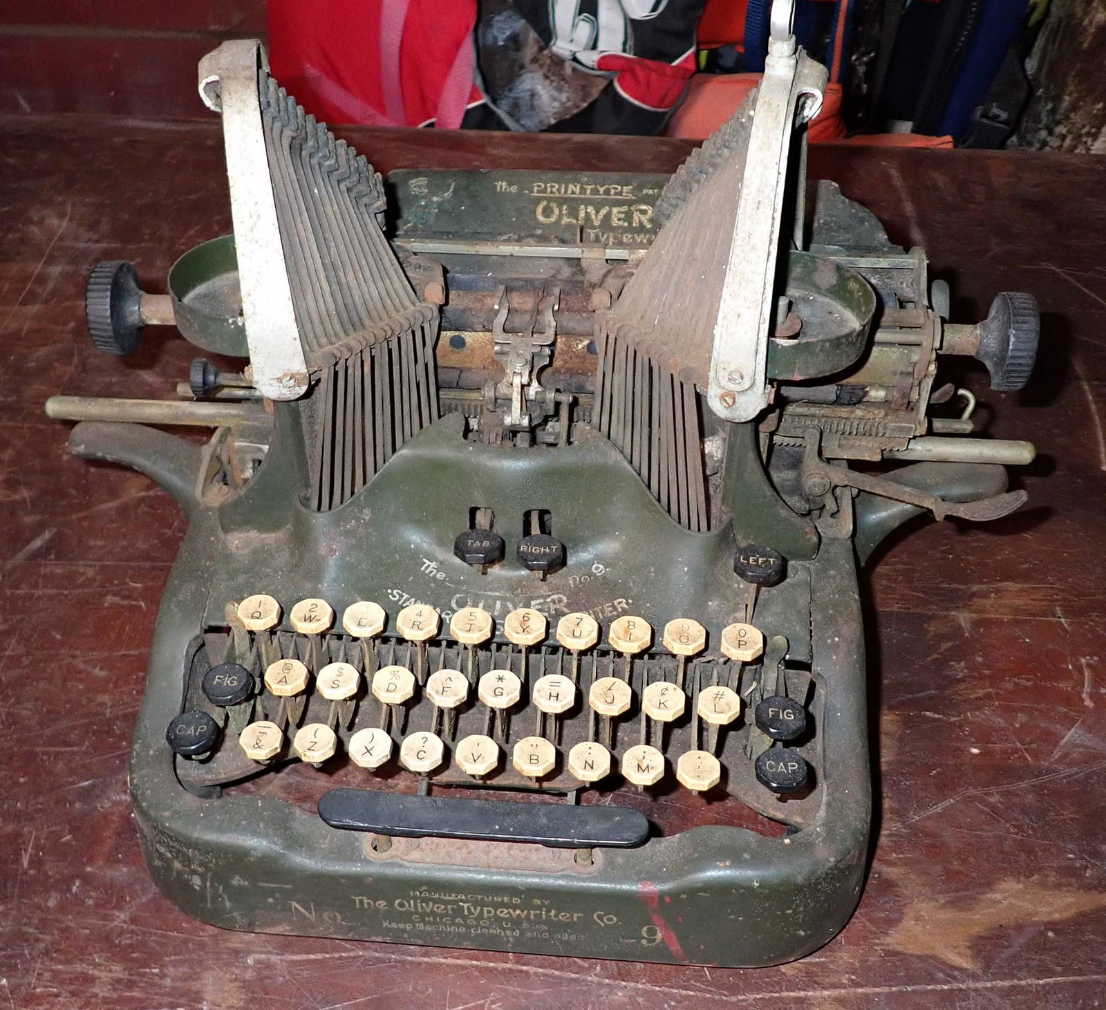 Antique Oliver No. 9 Typewriter (1 of 6)