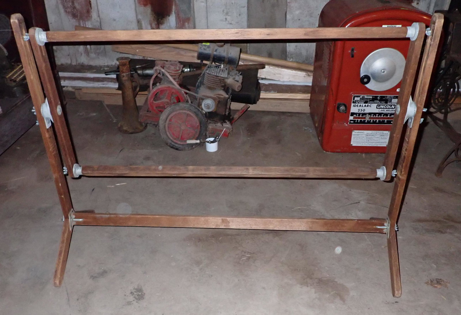 Quilting Rack: Apprx 35" tall ( as pictured)