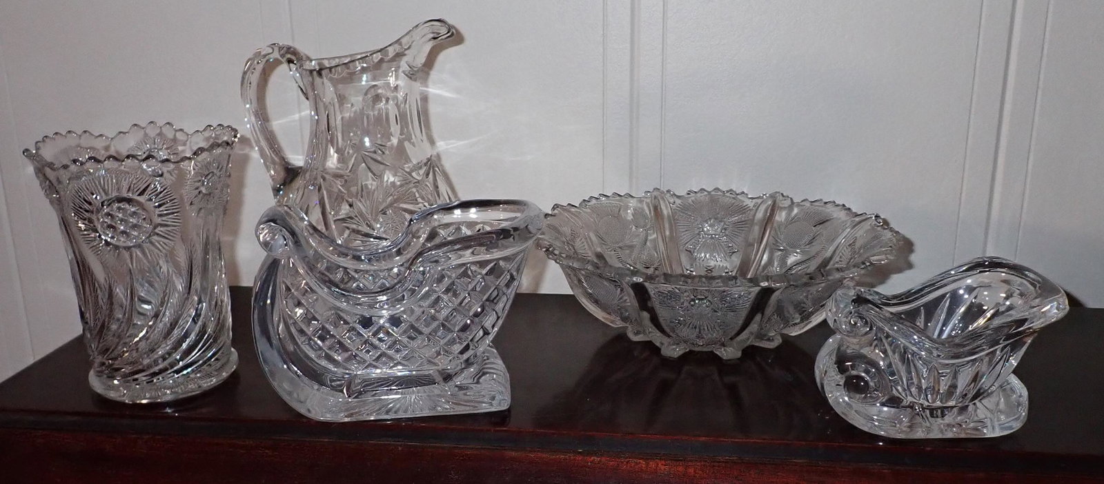 Glassware & Crystal: Pitcher is apprx 9" tall. NO SHIPPING !