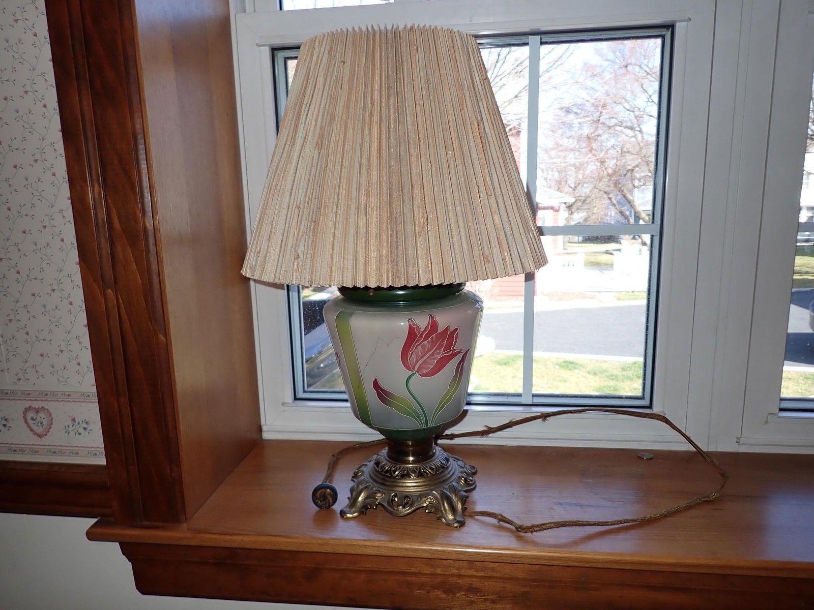 Vintage Table Lamp: Approx 22 1/2" tall. NO SHIPPING !
