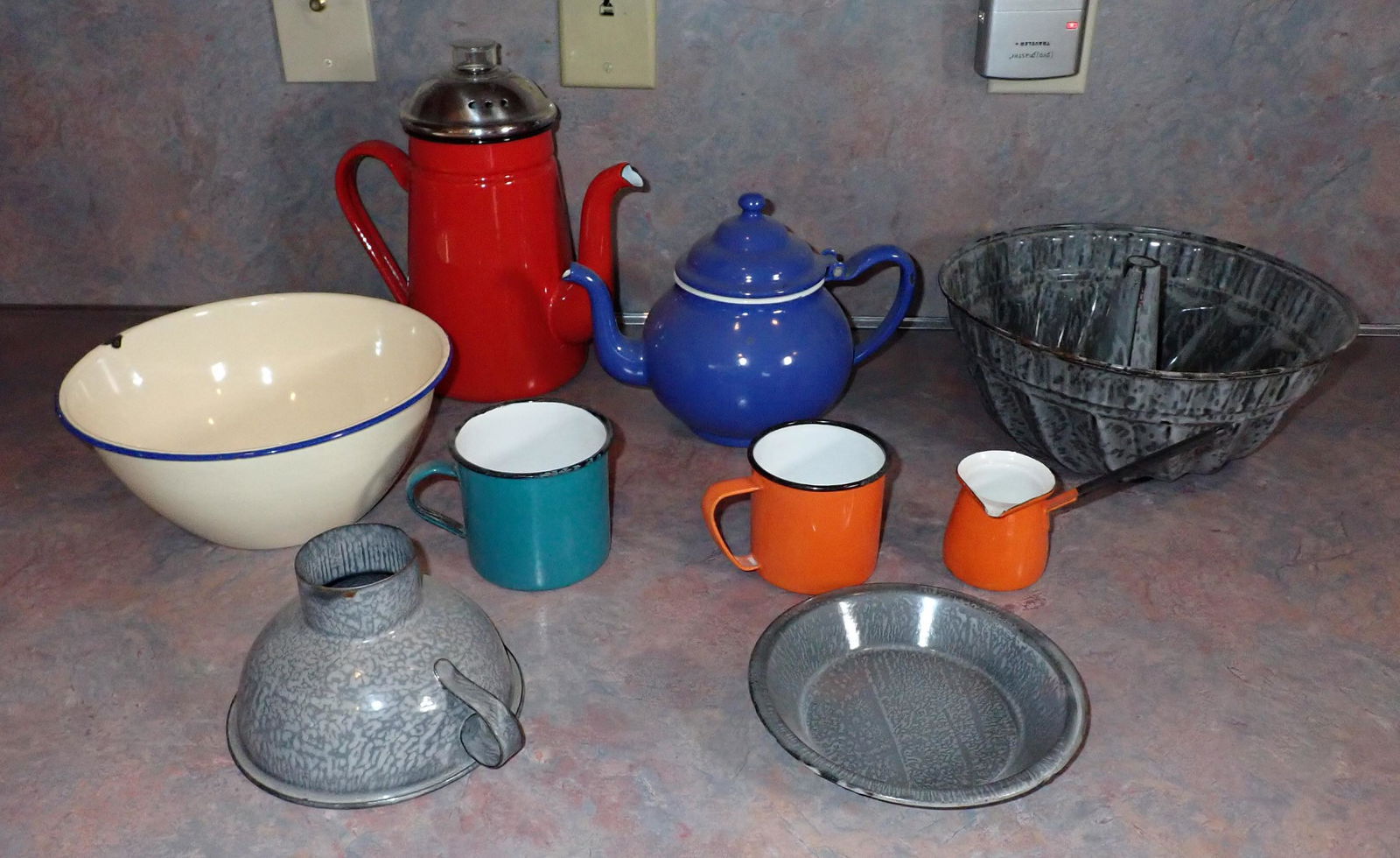Agateware / Enamelware (1 of 4)