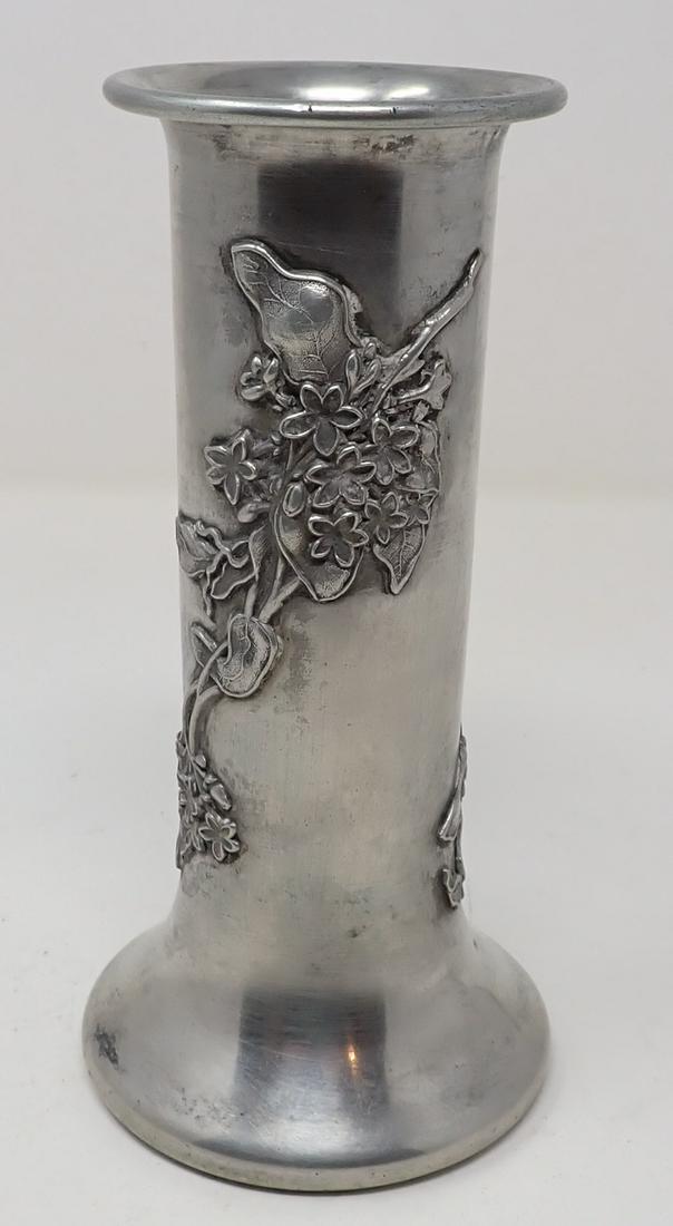 Colonial Silver Co . Quadruple Plate Vase (1 of 3)