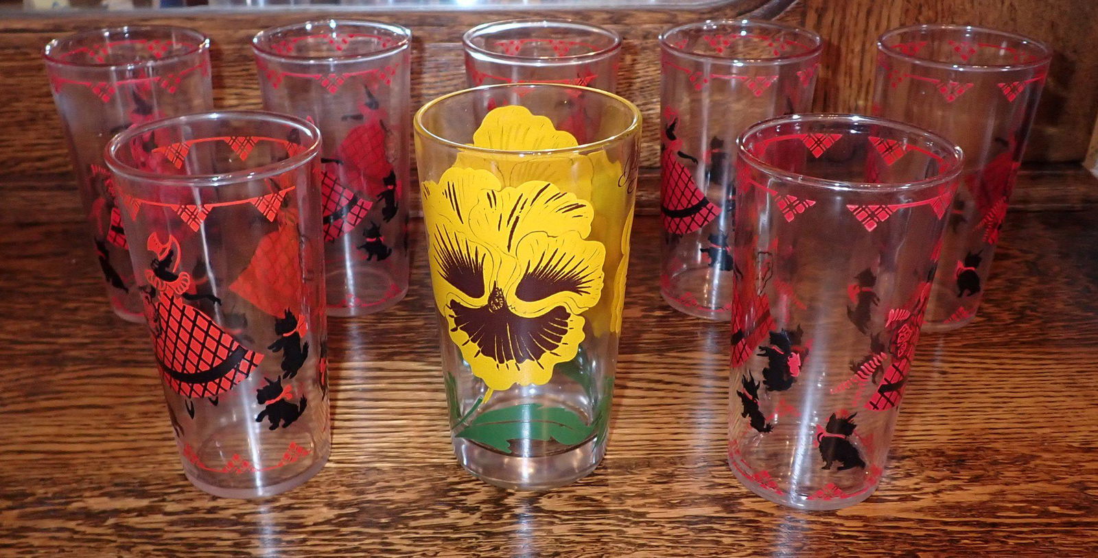 8 Vintage Drinking Glasses (1 of 3)