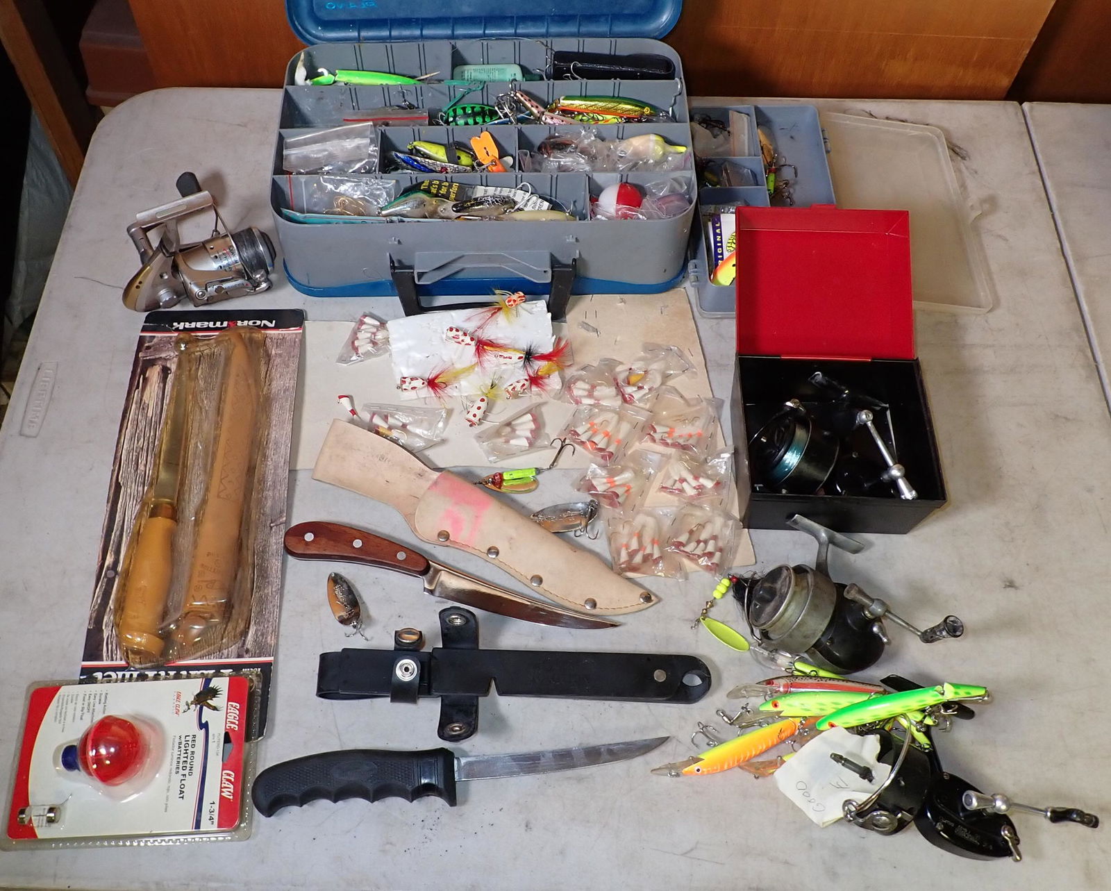 Fishing Lures Reels Filet Knives (1 of 13)