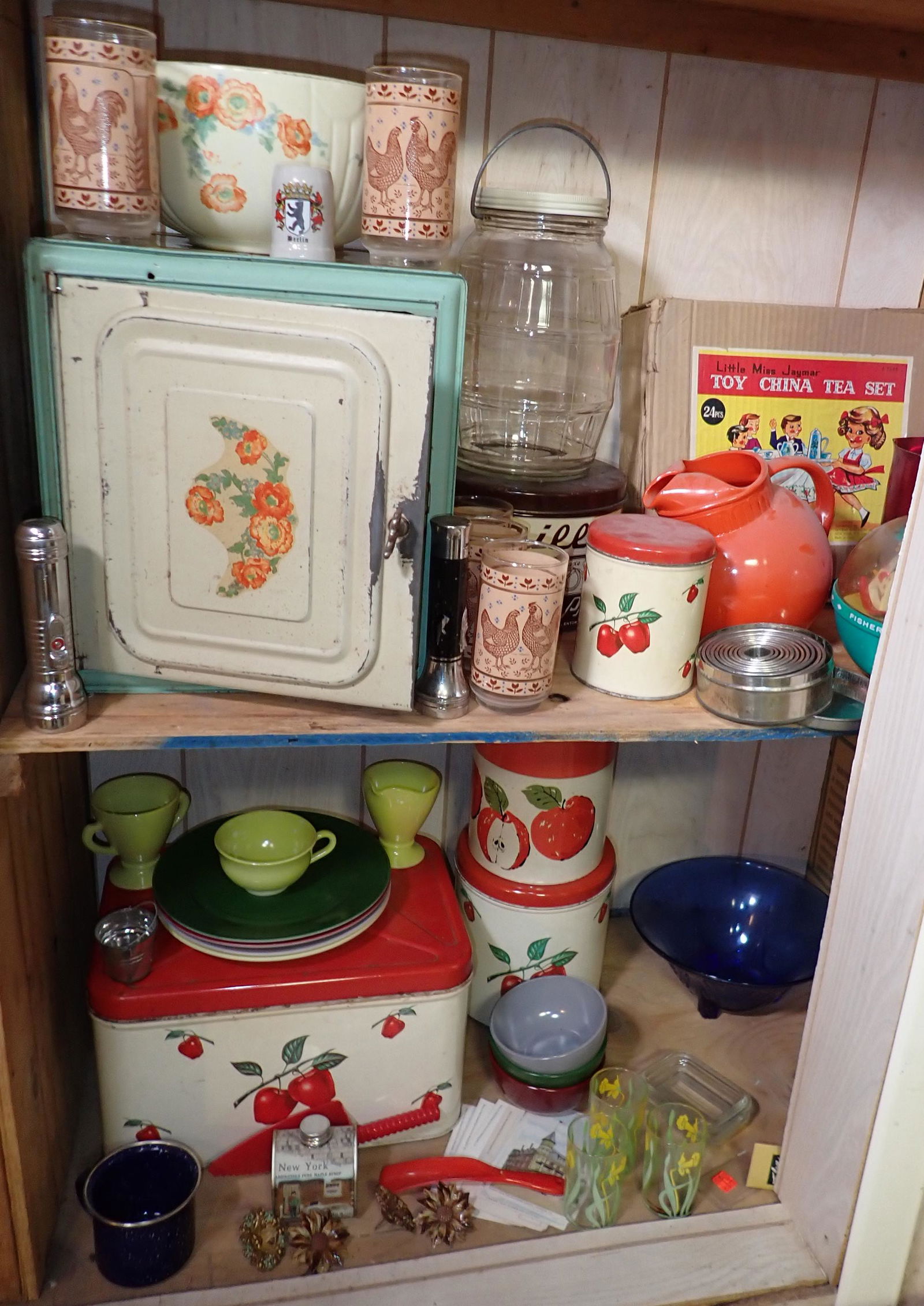 Breadbox Tins Misc Vintage (1 of 12)