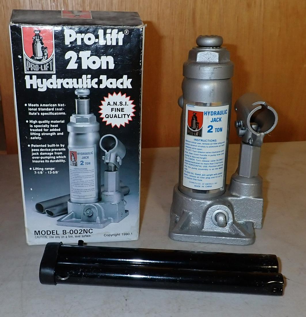 Pro-Lift 2 Ton Hydraulic Jack (1 of 1)