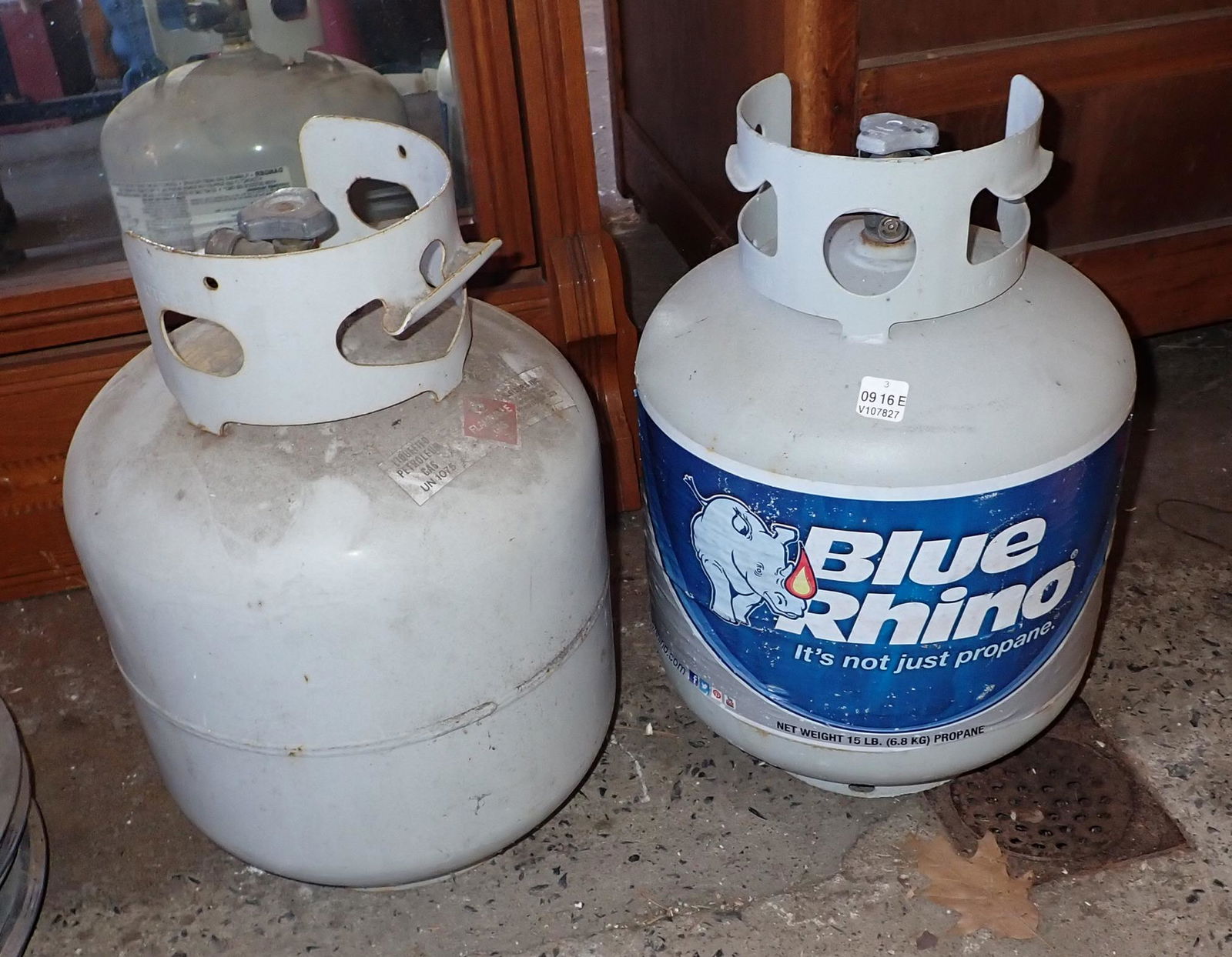 2 Propane Tanks (1 of 1)