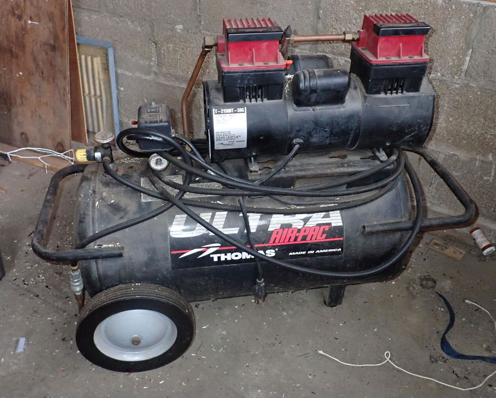 Thomas Ultra Air-Pac Air Compressor (1 of 3)