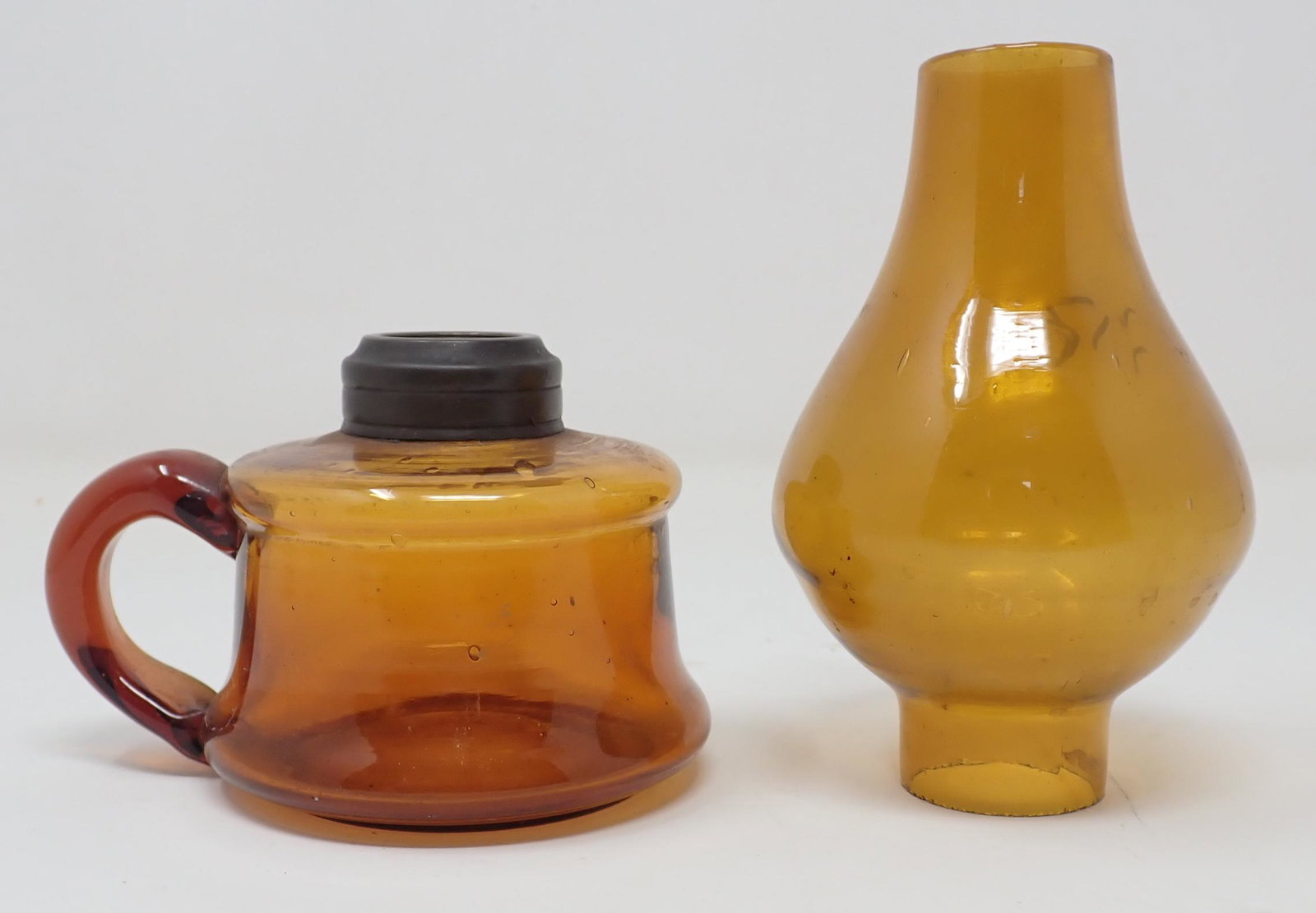 Amber Finger Lamp w/ Applied Handle: Lamp is approx 3 1/8" in diameter and 3" tall